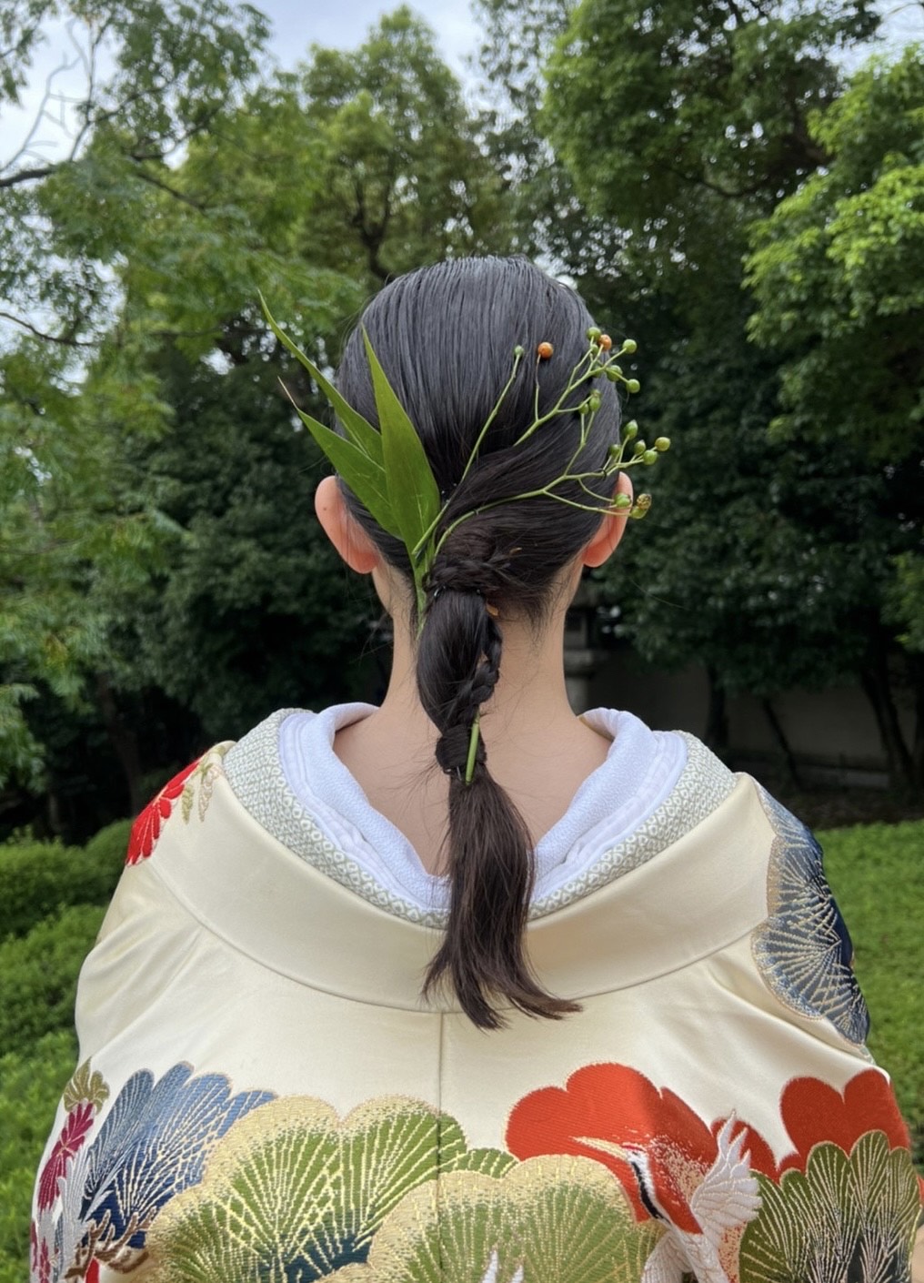 庭園が広がる相楽園にて結婚式や前撮りを検討されているプレ花嫁におすすめの日本三景図の色打掛とモダンなコーディネートのご紹介