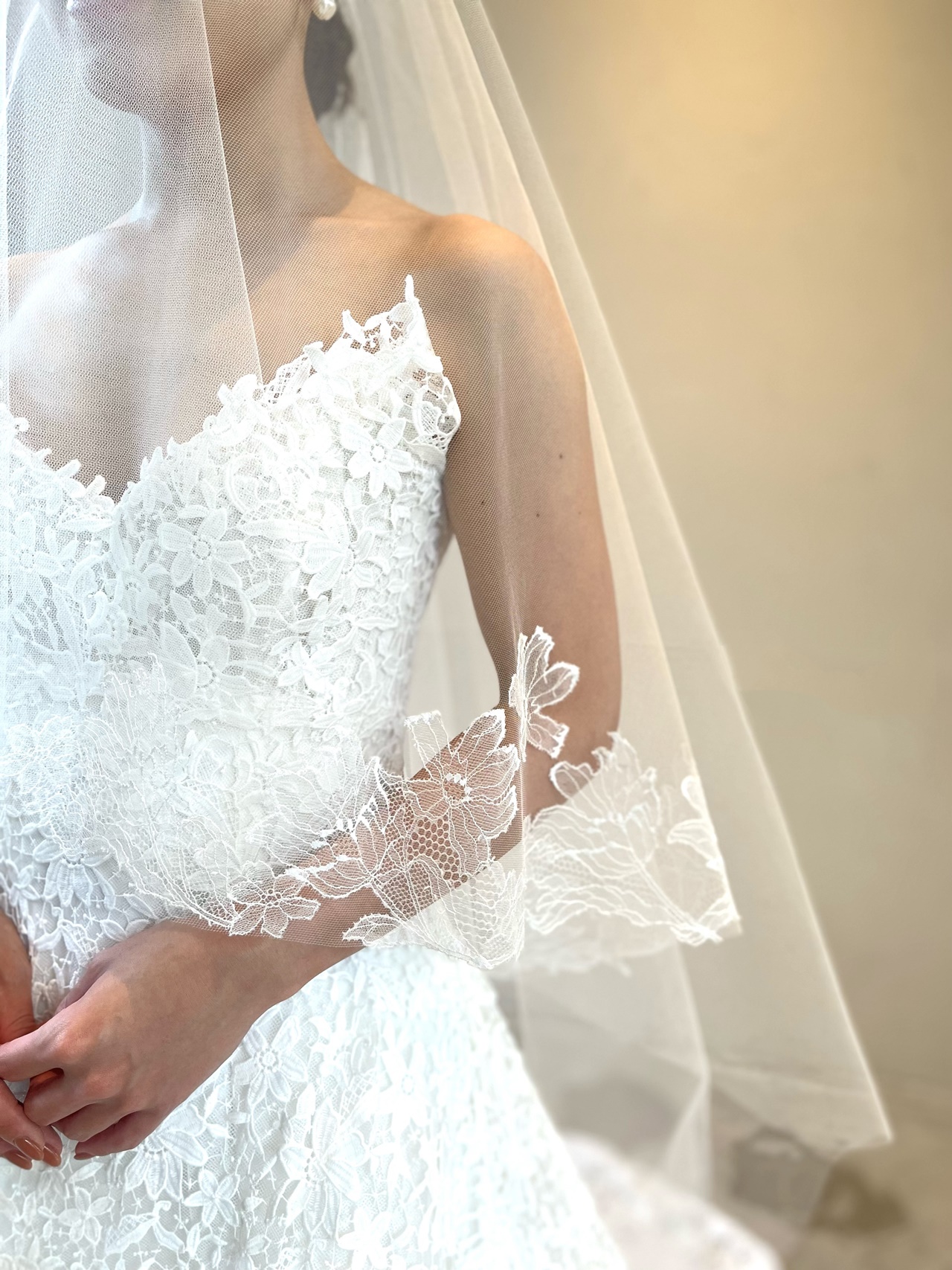 胸元の立体的なキャッティングが可愛いウェディングドレスがTHE TREAT DRESSING FUKUOKAに届きました