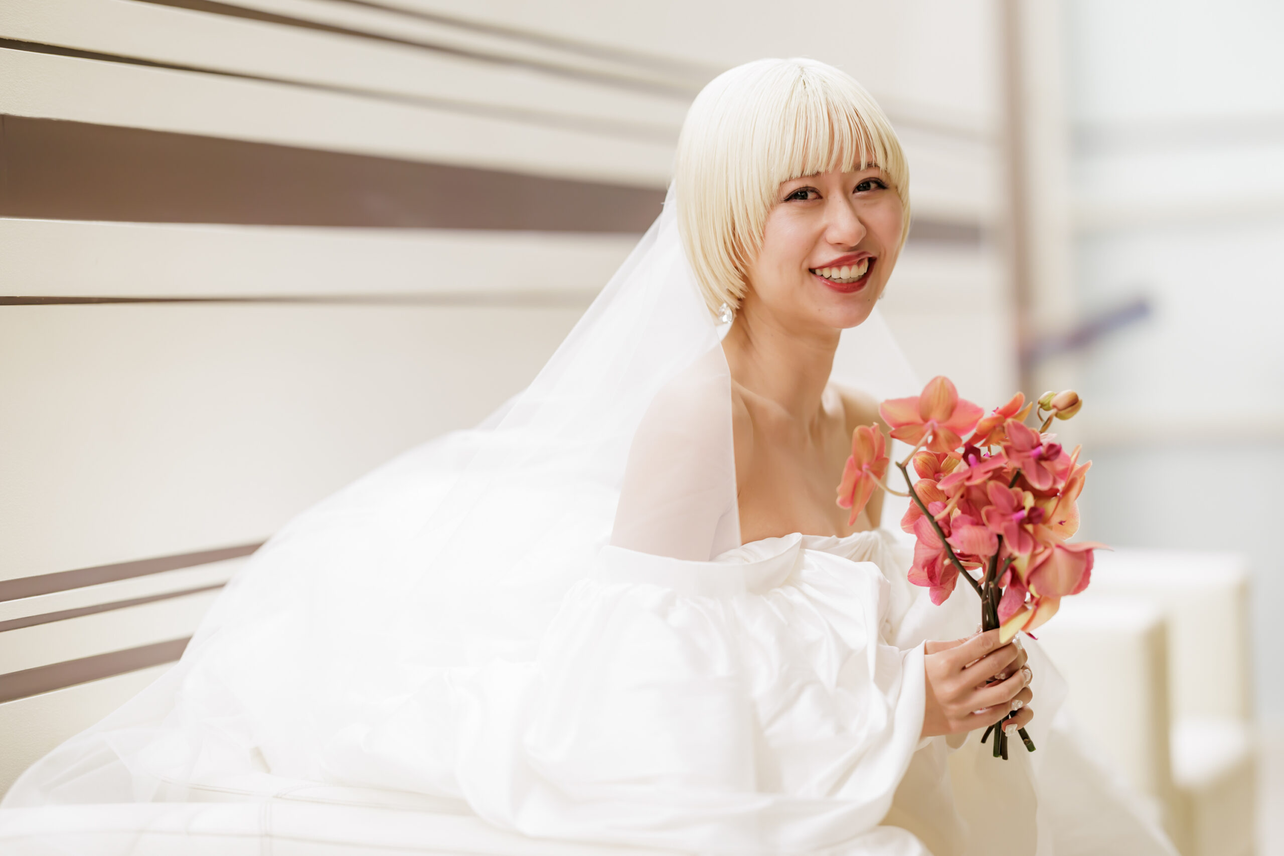 ザトリートドレッシングアディション店の提携会場八芳園でアムサーラのウェディングドレスを纏い過ごされたお洒落なご新婦様