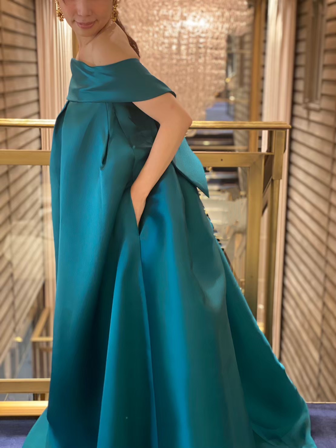 トリートドレッシング大阪店に入荷したアムサーラのグリーンのカラードレス