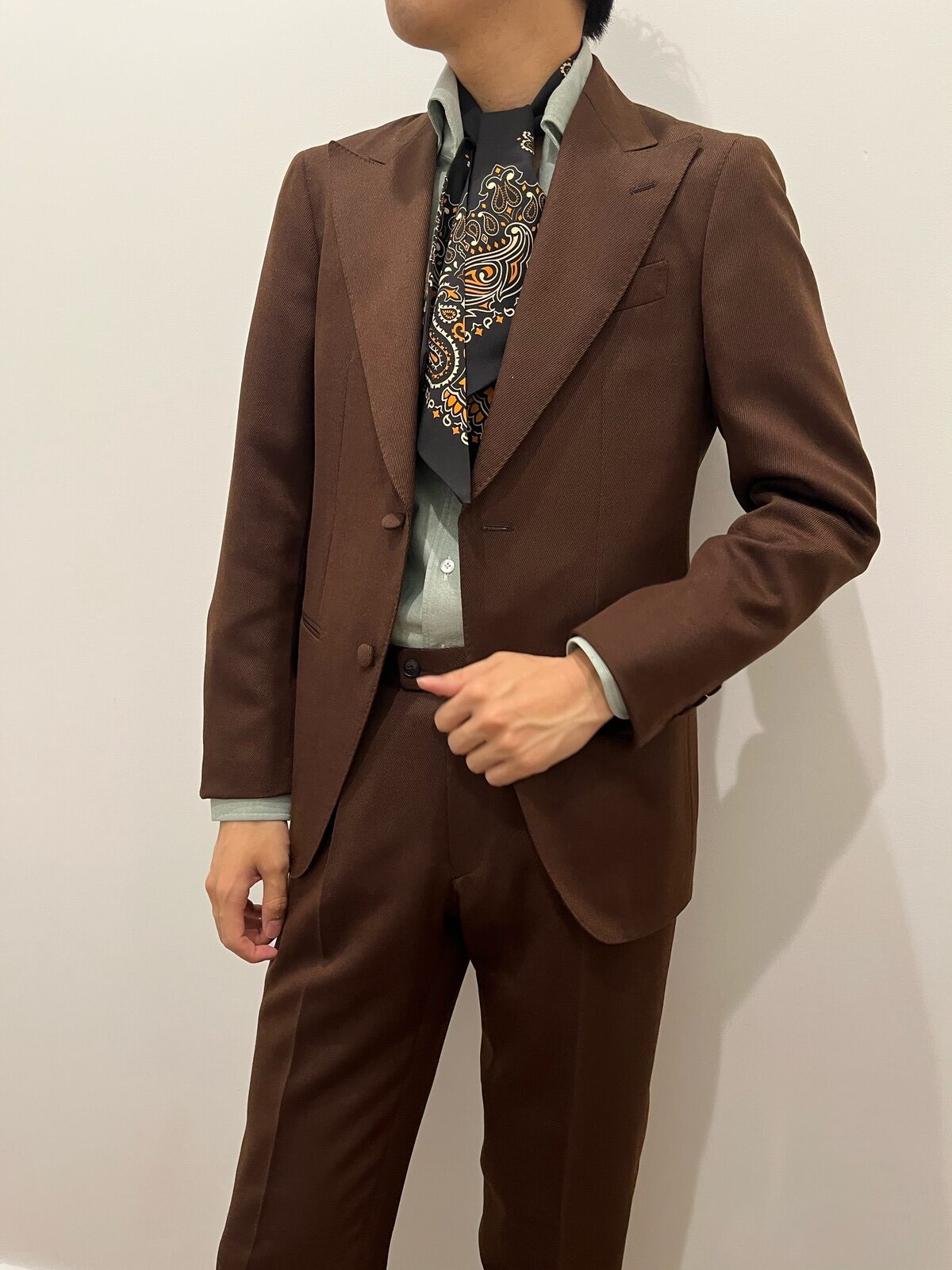 名古屋の新郎新婦様にお色直しでおすすめしたいブラウンのカジュアルストールスタイル