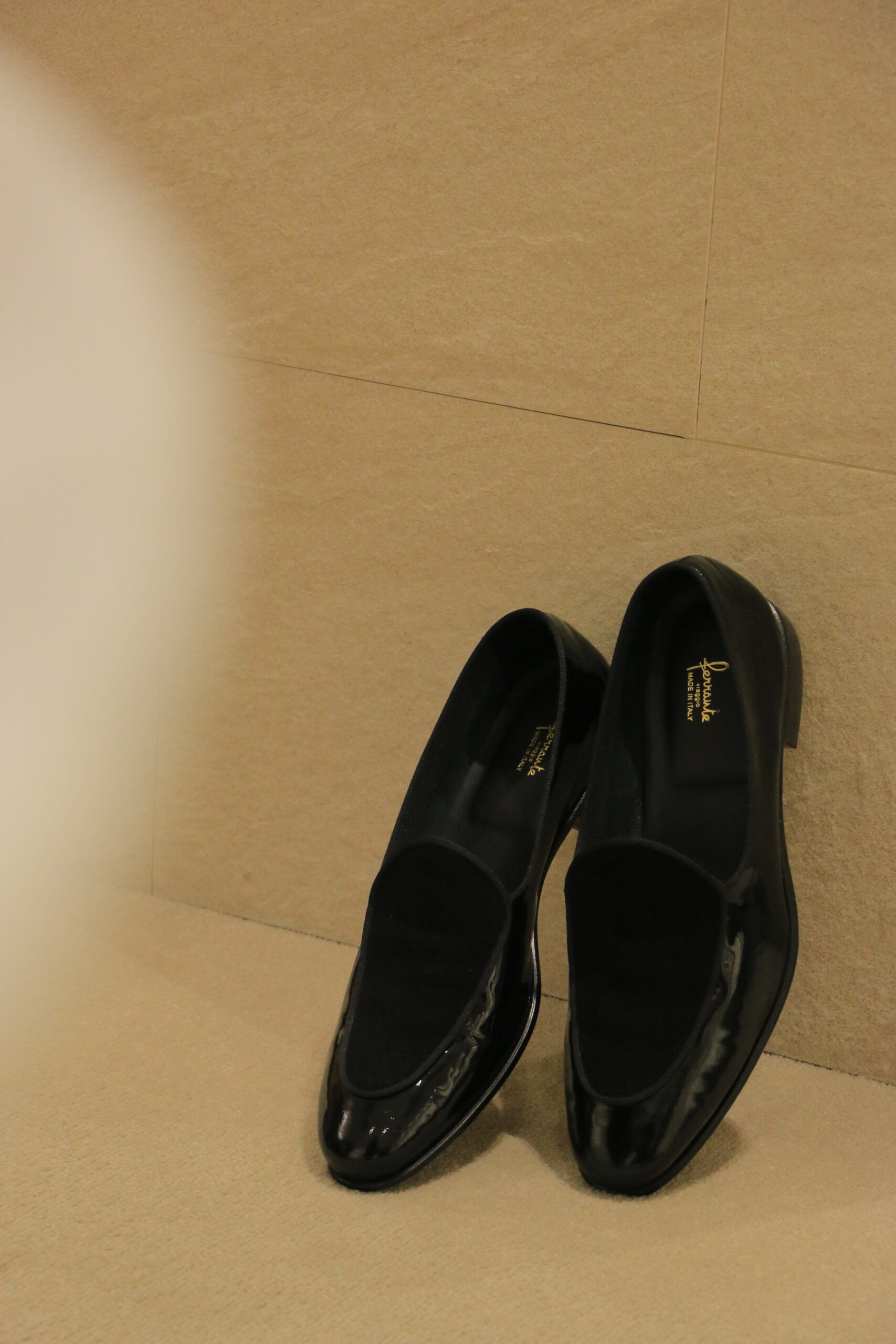 イタリアのシューズブランド、フェランテは伝統的な技術と最先端の技法を用いて生みだすトレンド感たっぷりのシューズデザインが魅力です