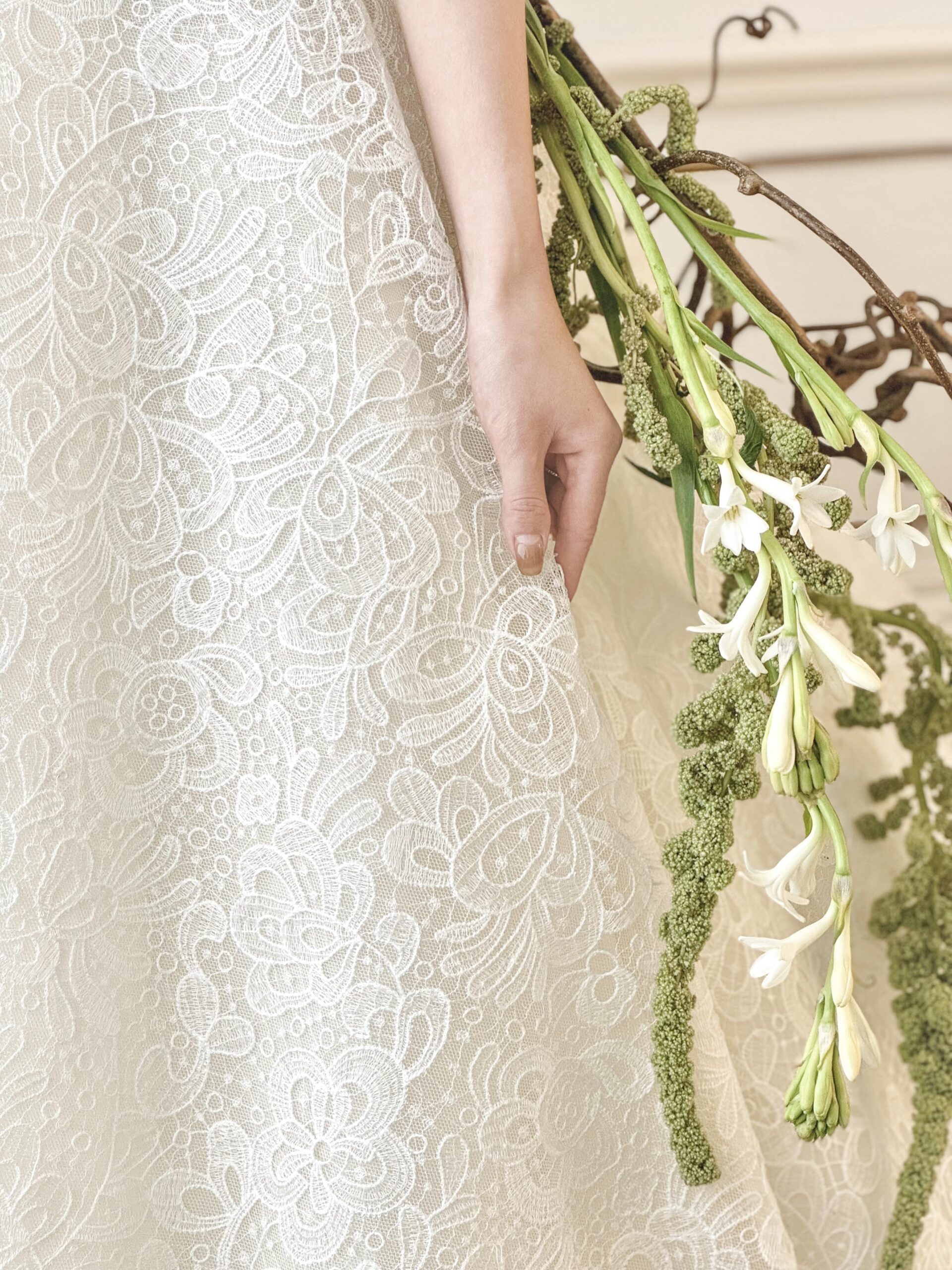 ザ トリート ドレッシング 名古屋店がおすすめする、幸福感たっぷりな女性らしいプリンセスラインの新作ウェディングドレスコーディネート