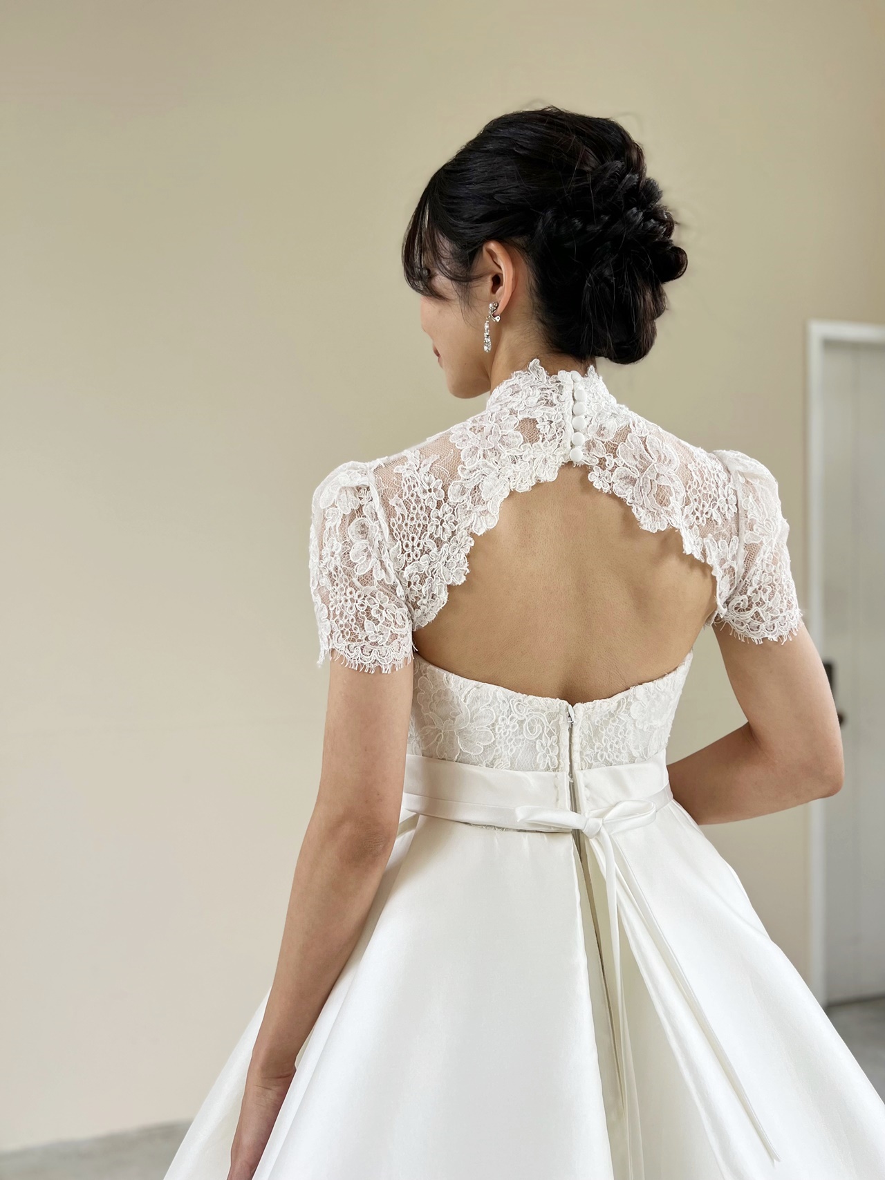 マーク イングラム フォー ヴァレンティーニの新作ウェディングドレスはボレロの着脱が可能な2way使用のデザイン