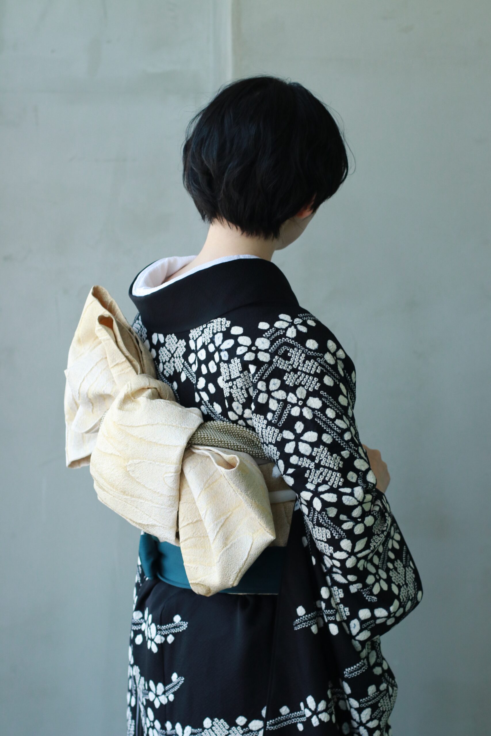 ザトリートドレッシングアディション店に入荷した藤娘きぬたやの総絞りの新作本振袖は東京エリアで結婚式を挙げられる花嫁に人気の着物です