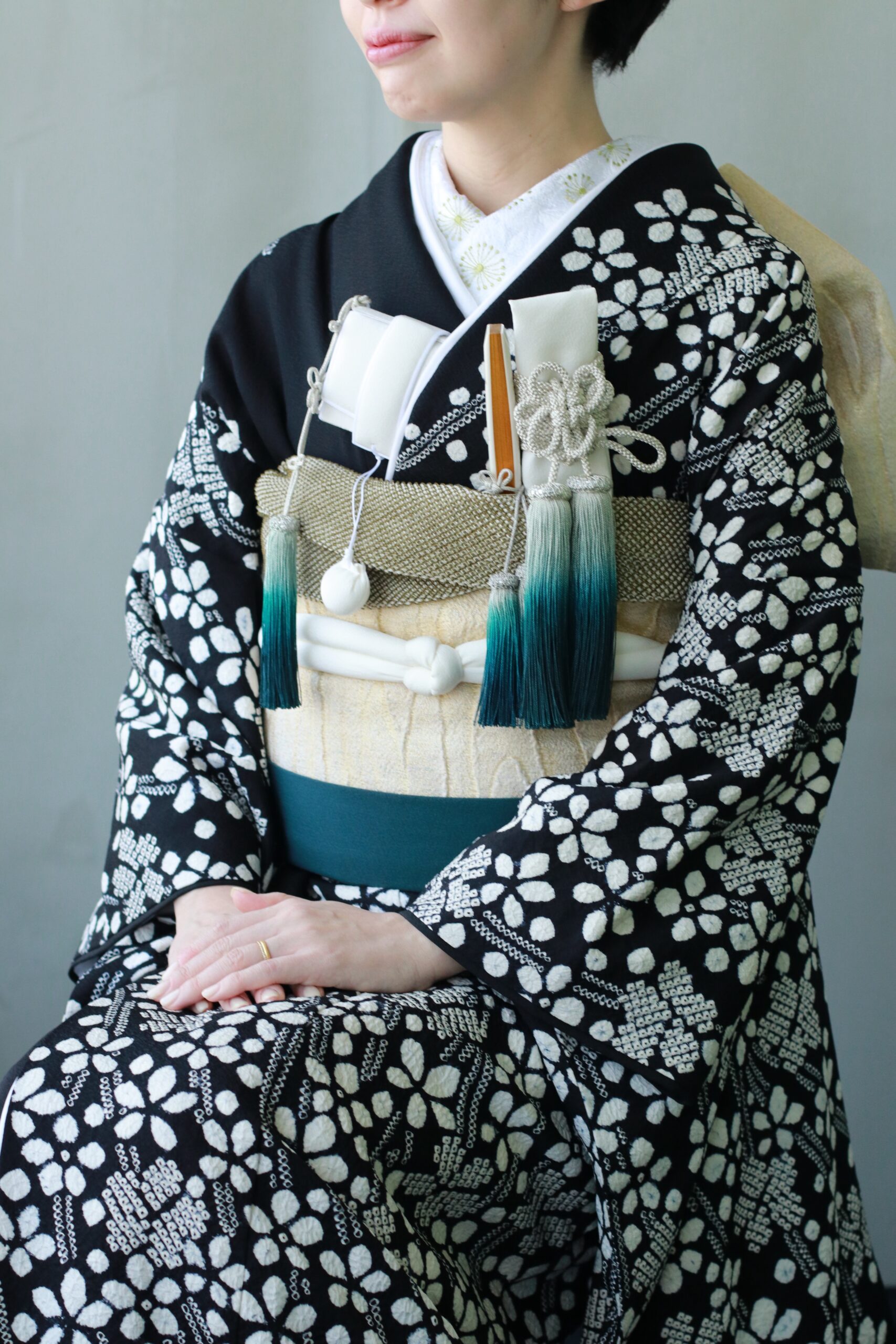 ザトリートドレッシングアディション店に入荷した藤娘きぬたやの総絞りの新作本振袖は東京エリアで結婚式を挙げられる花嫁に人気の着物です