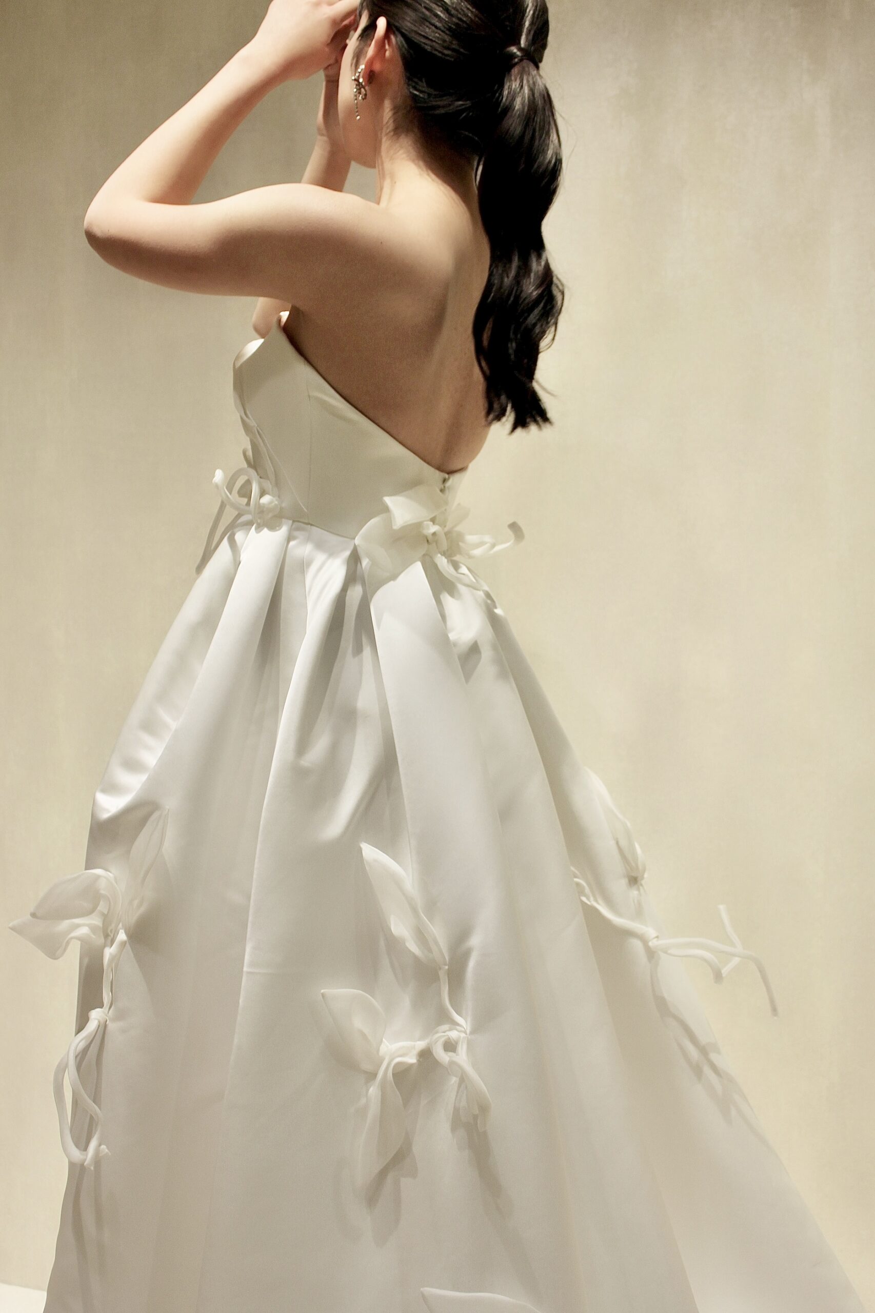 THE 2ND SKIN COの洗練されたクラシックな印象になれるAラインの新作ウェディングドレスです