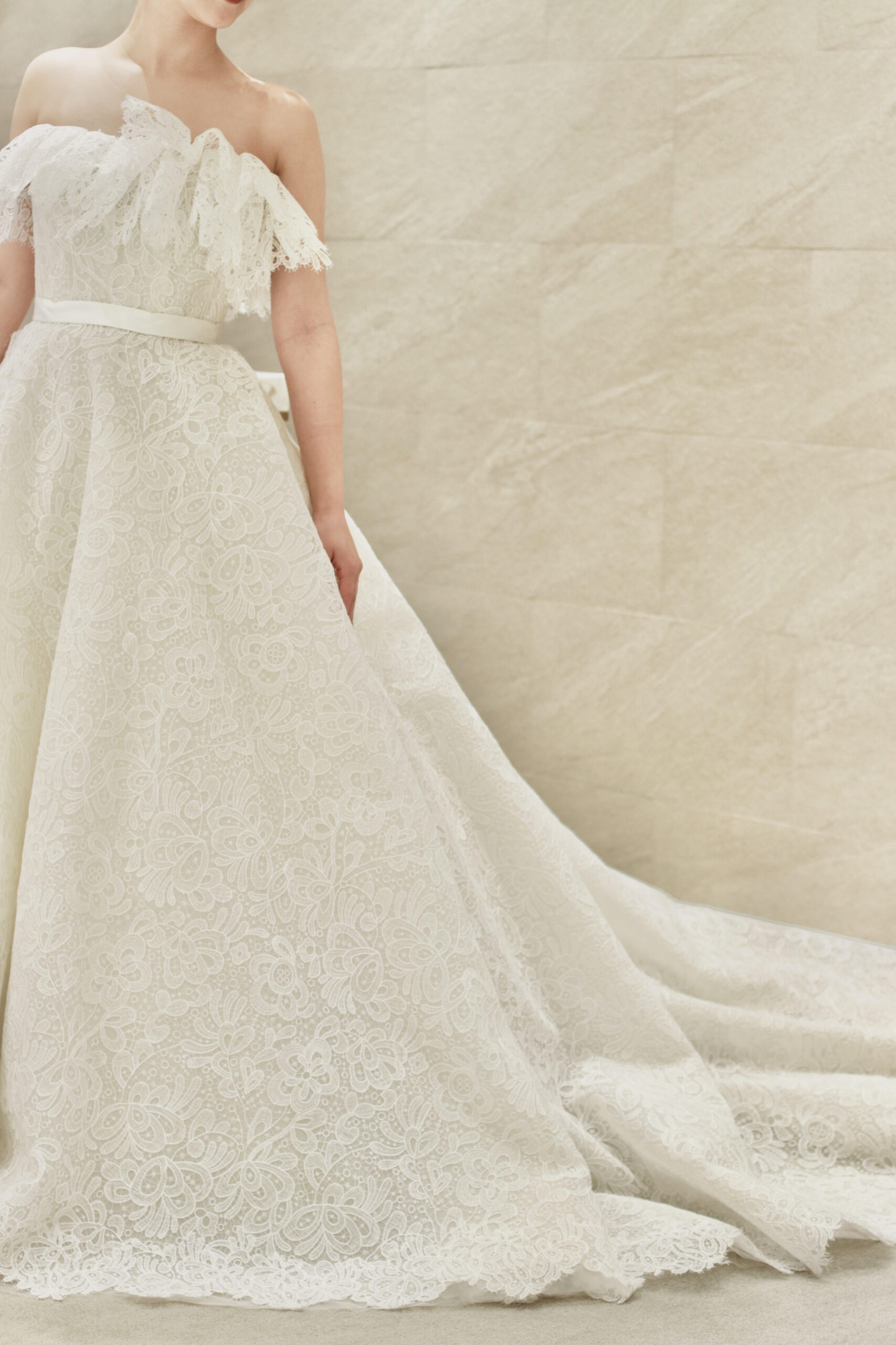 ザトリートドレッシングアディション店から東京の花嫁におすすめしたいオートクチュールブランド、エリーサーブブライダルの新作ウェディングドレス