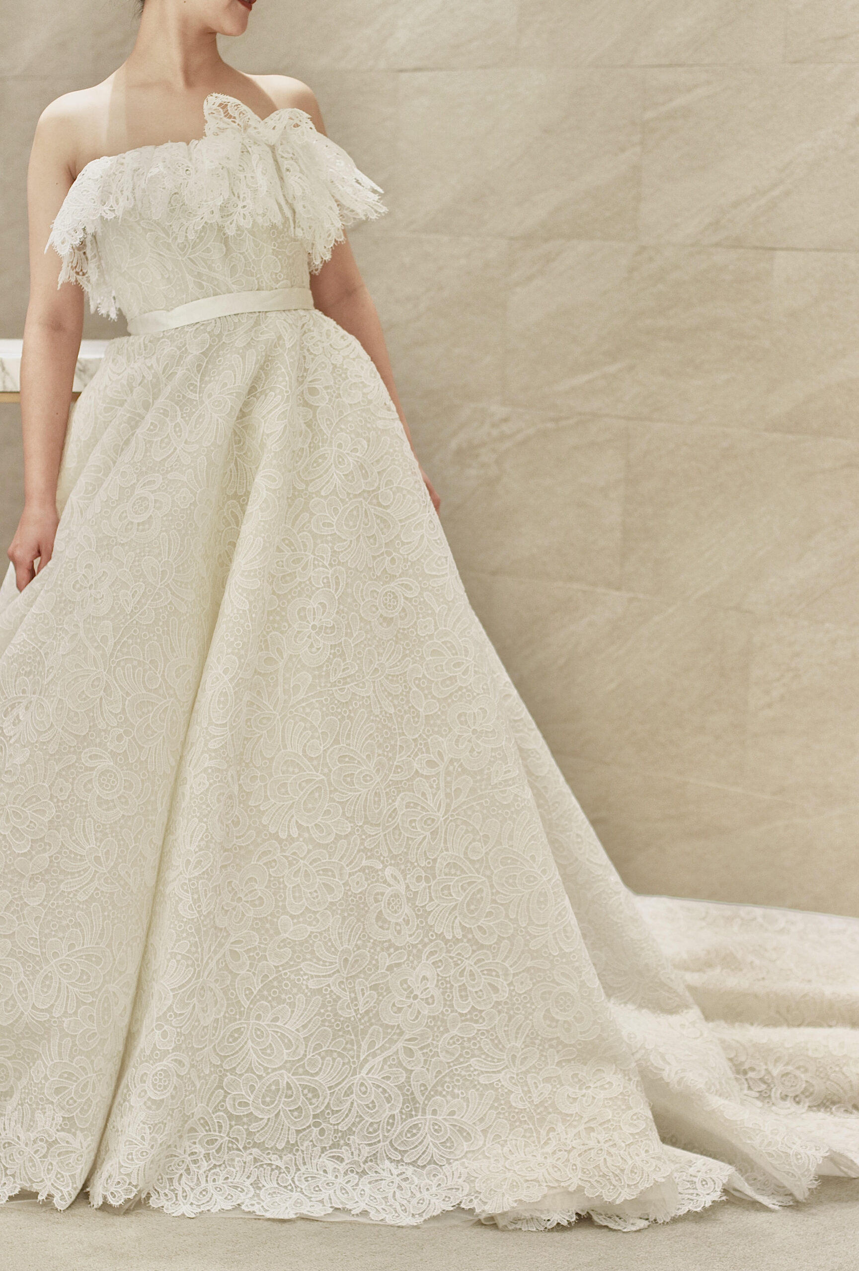 ザトリートドレッシングアディション店から東京の花嫁におすすめしたいオートクチュールブランド、エリーサーブブライダルの新作ウェディングドレス