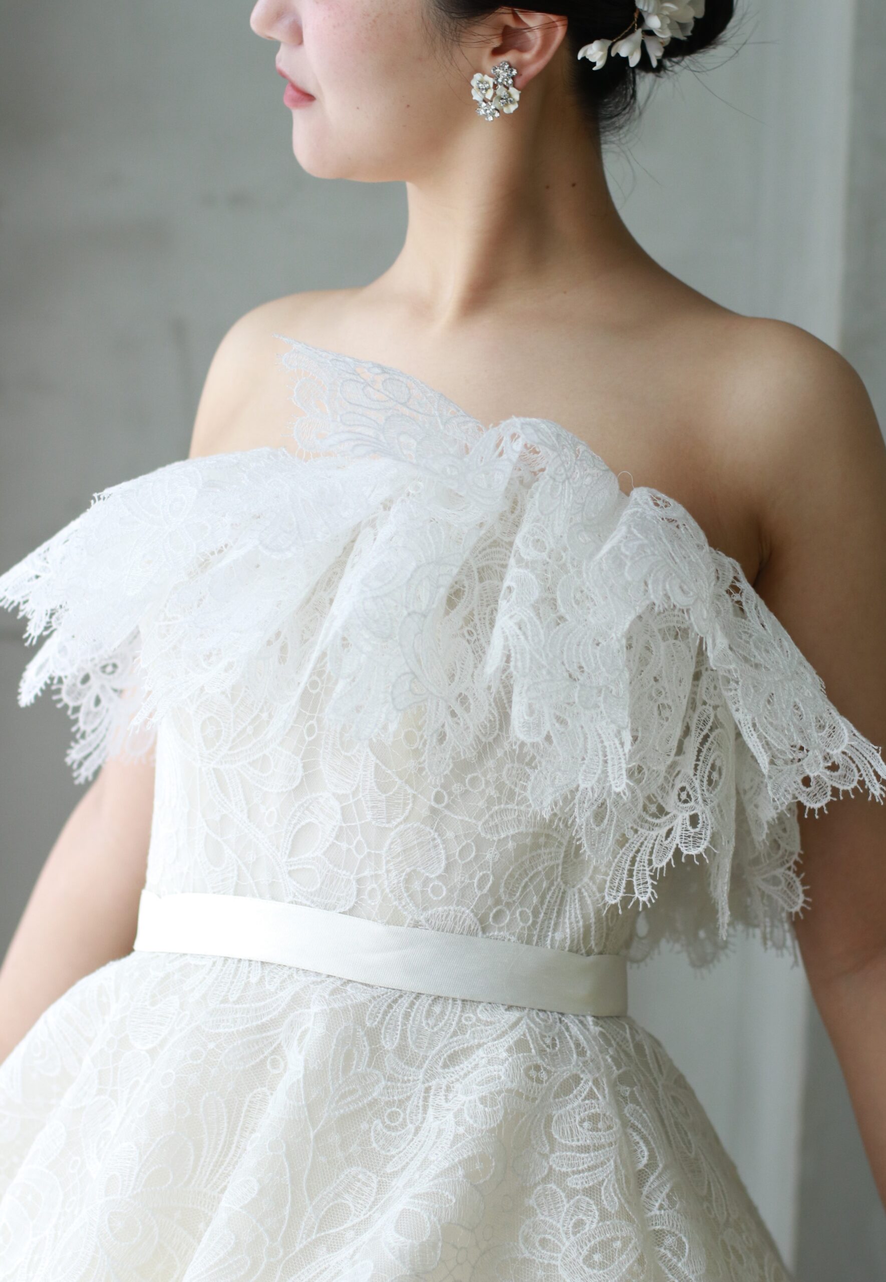 ザトリートドレッシングアディション店の提携会場パレスホテル東京におすすめのエリーサーブブライダルのウェディングドレス