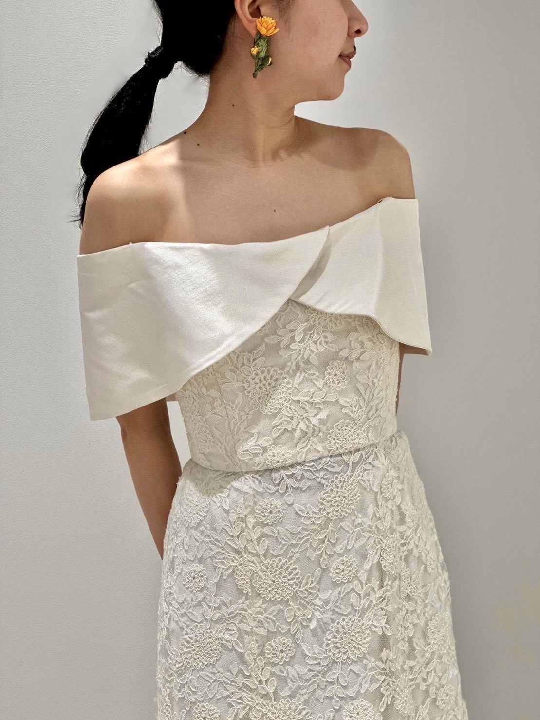 ザ トリート ドレッシング大阪店よりご紹介する新作のオスカー デ ラ レンタのアイキャッチ―なイヤリング