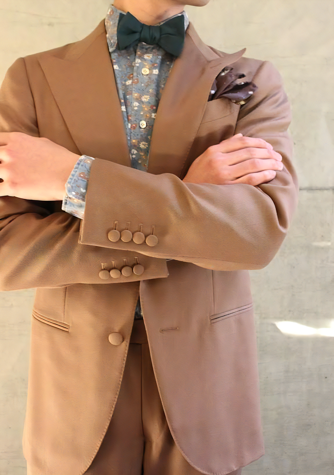 淡いカラートーンで統一したナチュラルで上品なコーディネート