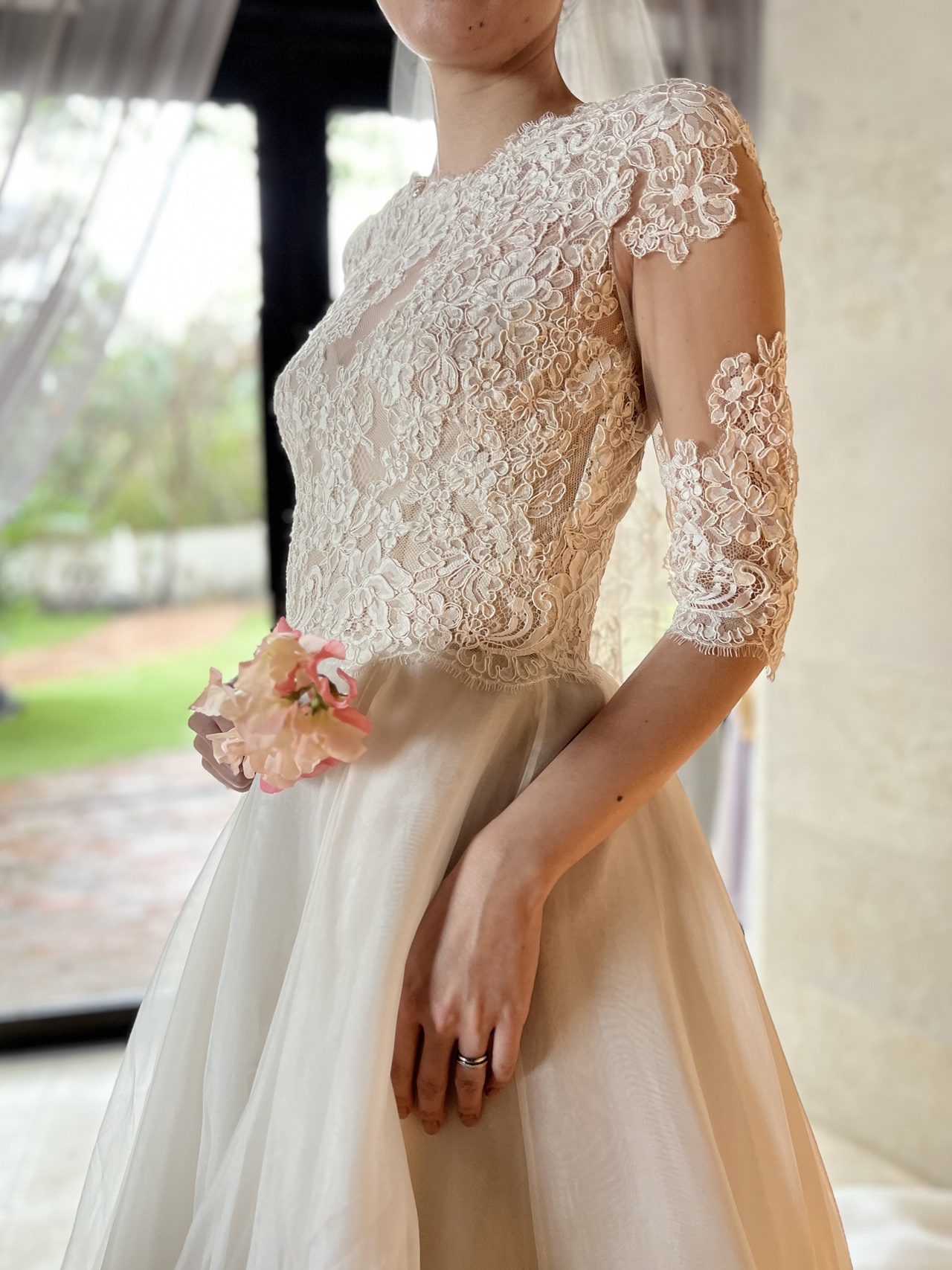 ザ ルイガンズ スパ&リゾートでのご結婚式でお召しいただきたいオーダーのウェディングドレスをMonique Lhuillier BLISS よりご紹介いたします。