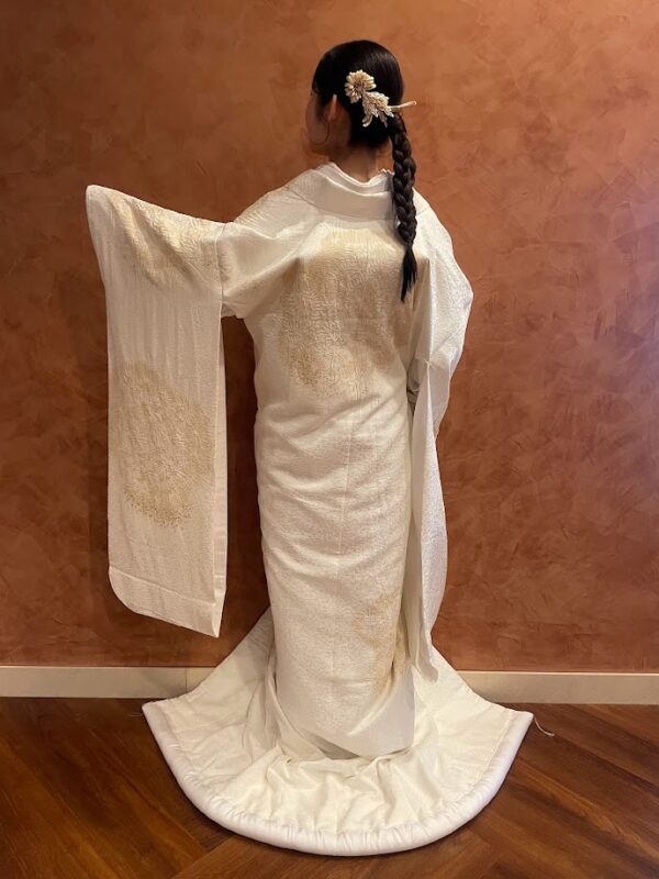 埼玉で人気の結婚式場ザマークグランドホテルの専属ドレスショップザトリートドレッシングでは着物を多数取り扱っておりお色直しでの白無垢もお勧めです