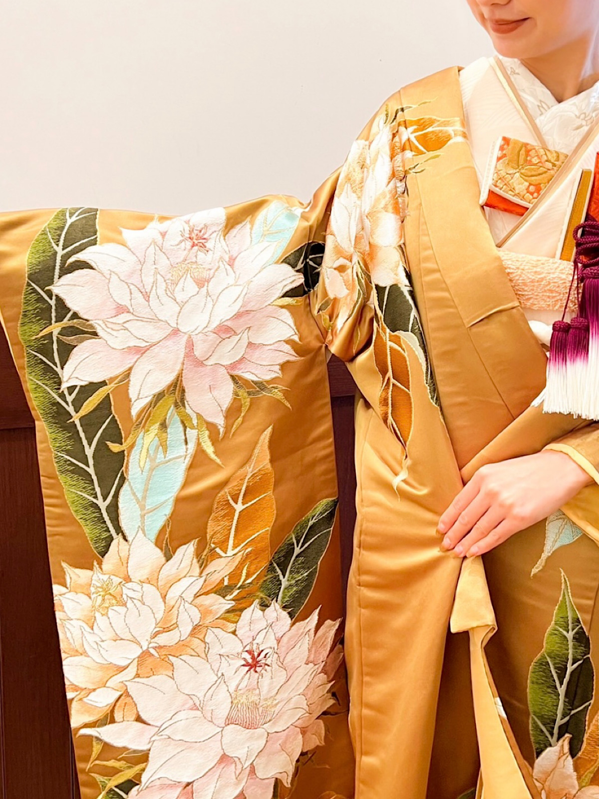名古屋エリアの人気の結婚式場ザ カワブン ナゴヤで結婚式を挙げられる花嫁におすすめの上品なマスタード色のレンタル色打掛のコーディネート