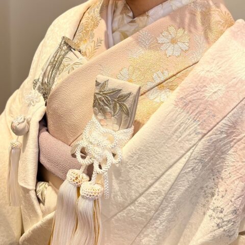 桃色の絞りと銀箔が美しい白無垢と桃色や薄紫を基調とした和装小物のご紹介