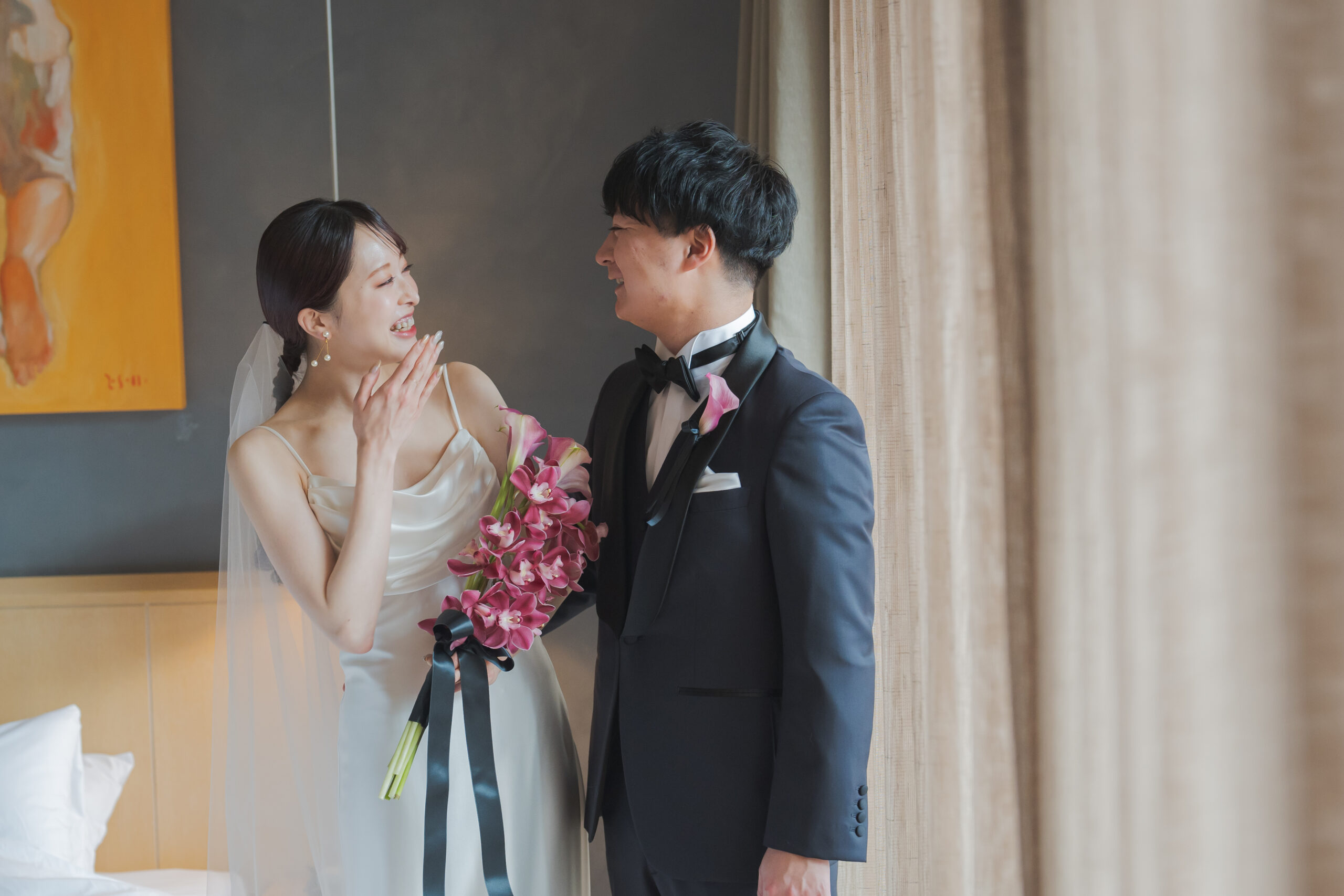 ザ トリート ドレッシング福岡店でレンタルいただけるアムサーラのエレガントで上質なスレンダーラインのウェディングドレス