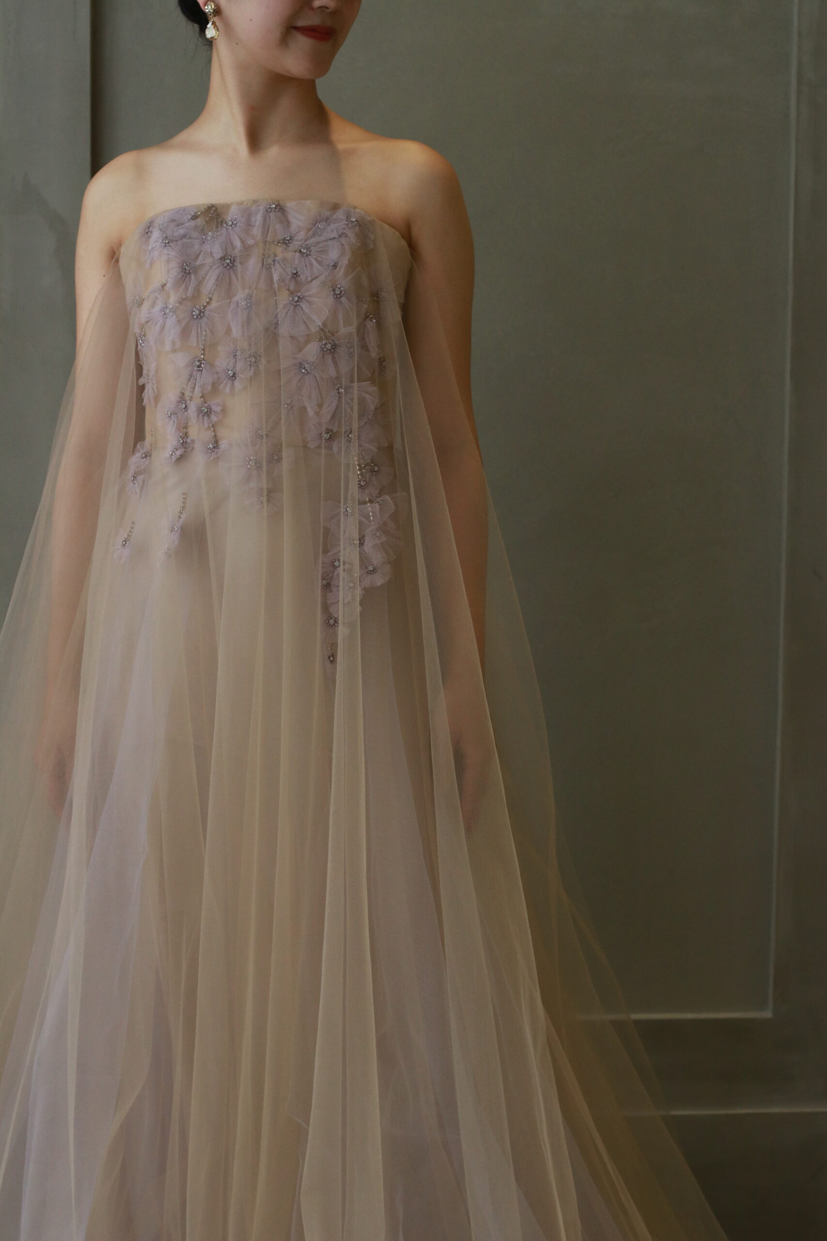 繊細で美しいくすみカラーが魅力的なカラードレスをTHE TREAT DRESSING名古屋店より、東海地区で式を挙げられる花嫁へご紹介いたします