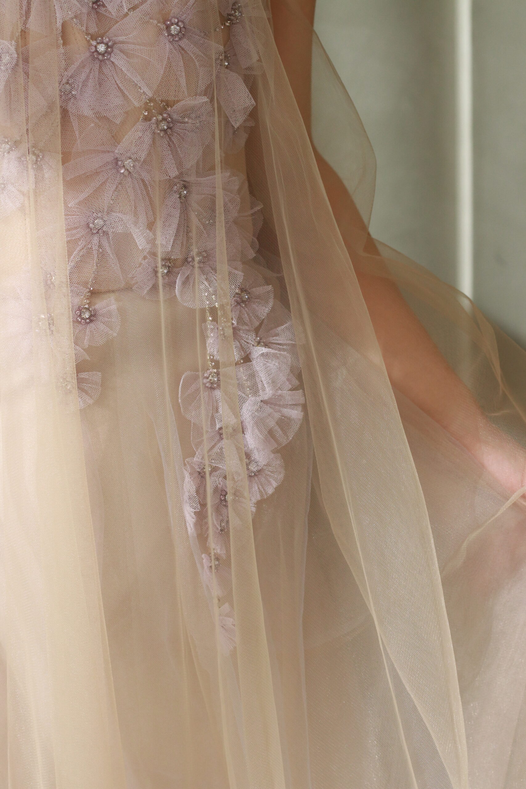 ナチュラルなインポートカラードレスをTHE TREAT DRESSING名古屋店より、お色直しのカラードレスをお探しの花嫁へご紹介いたします。