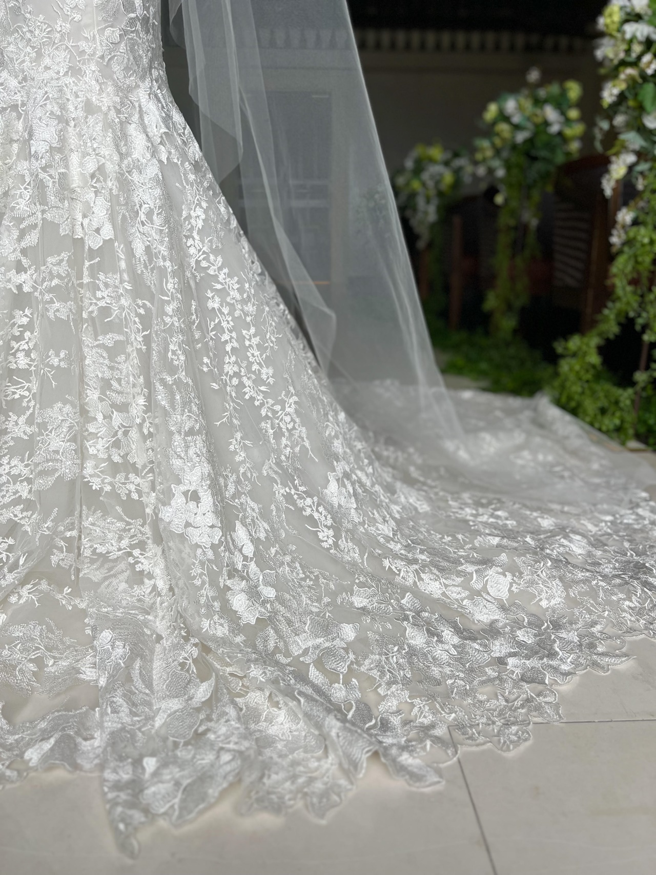 自然光が差し込むザ ルイガンズのチャペルではより一層透明感を増します