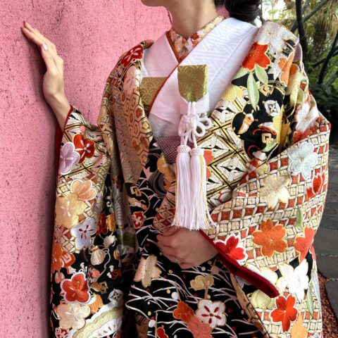 ザ ルイガンズの結婚式におすすめの黒の色打掛をTHE TREAT DRESSING福岡店よりご紹介いたします