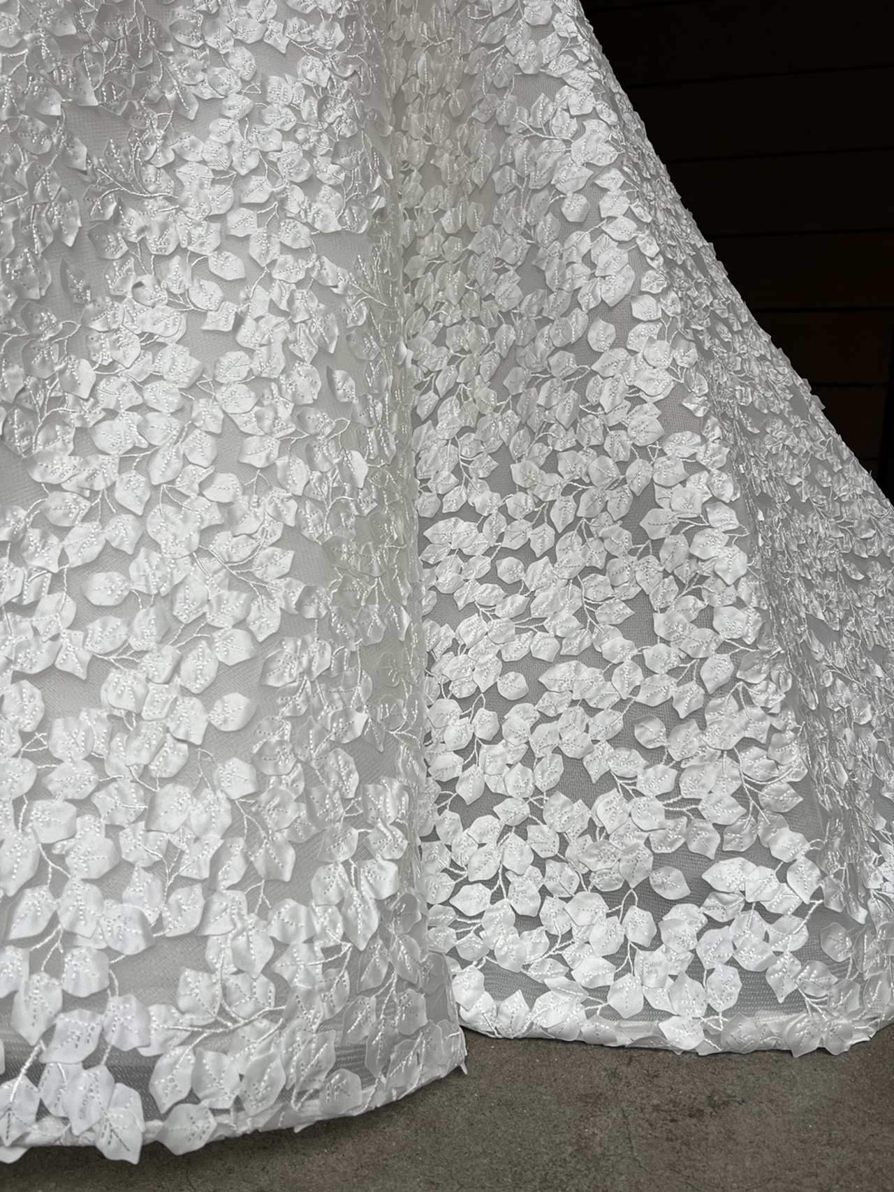 華やかで可愛らしいカスミソウをモチーフとしたフラワーモチーフは、ナチュラルでおしゃれな結婚式場にぴったり