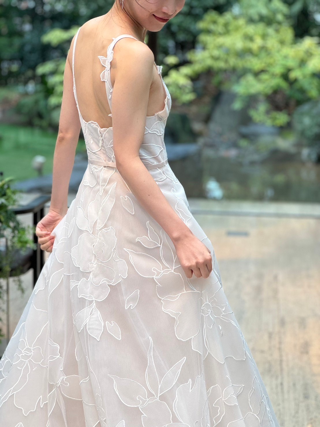 THETREATDRESSINGよりご紹介する美しいシルエットと透明感溢れるミラズウィリンガーの新作ウェディングドレス