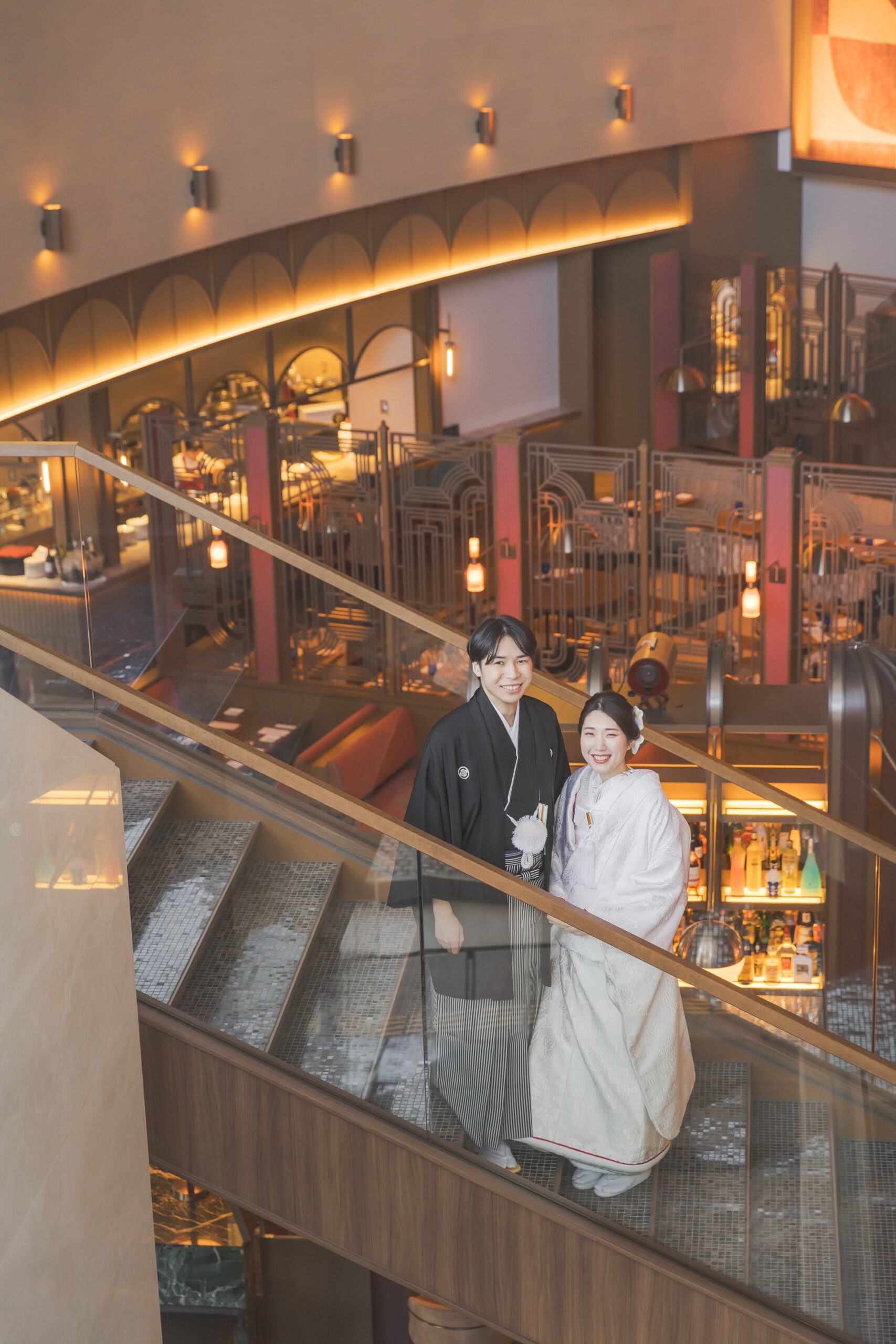 埼玉の結婚式場ザマークグランドホテルでの前撮りでは白無垢と袴をお召しいただいて前撮りだからこそ足を踏み入れていただける場所でお写真を残していただけます。