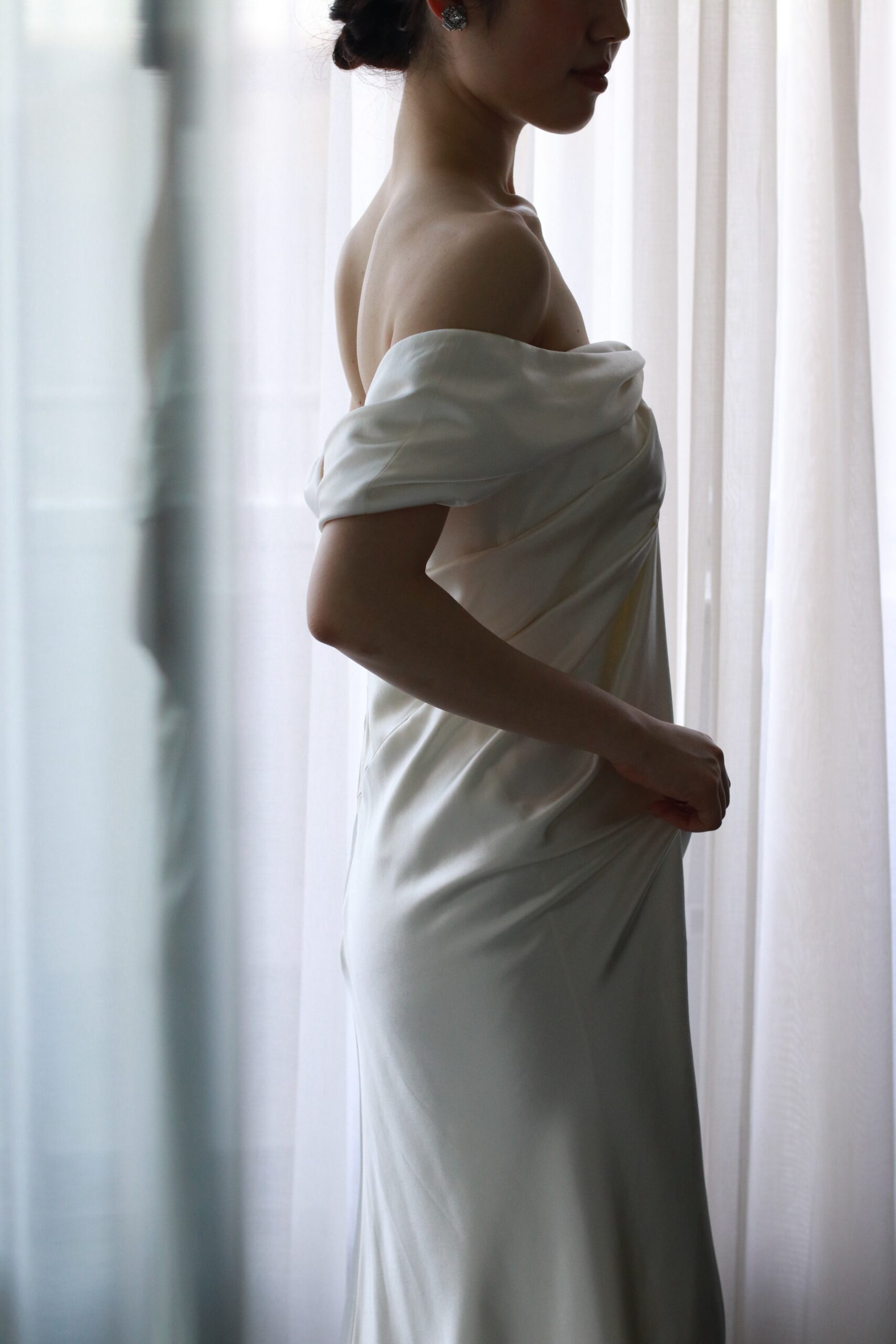 THE TREAT DRESSING ADDTION店で東京のお洒落な花嫁に人気のダニエルフランケルの新作ウェディングドレスはどこから見ても映えるオフショルダーが特長的なウェディングドレスです