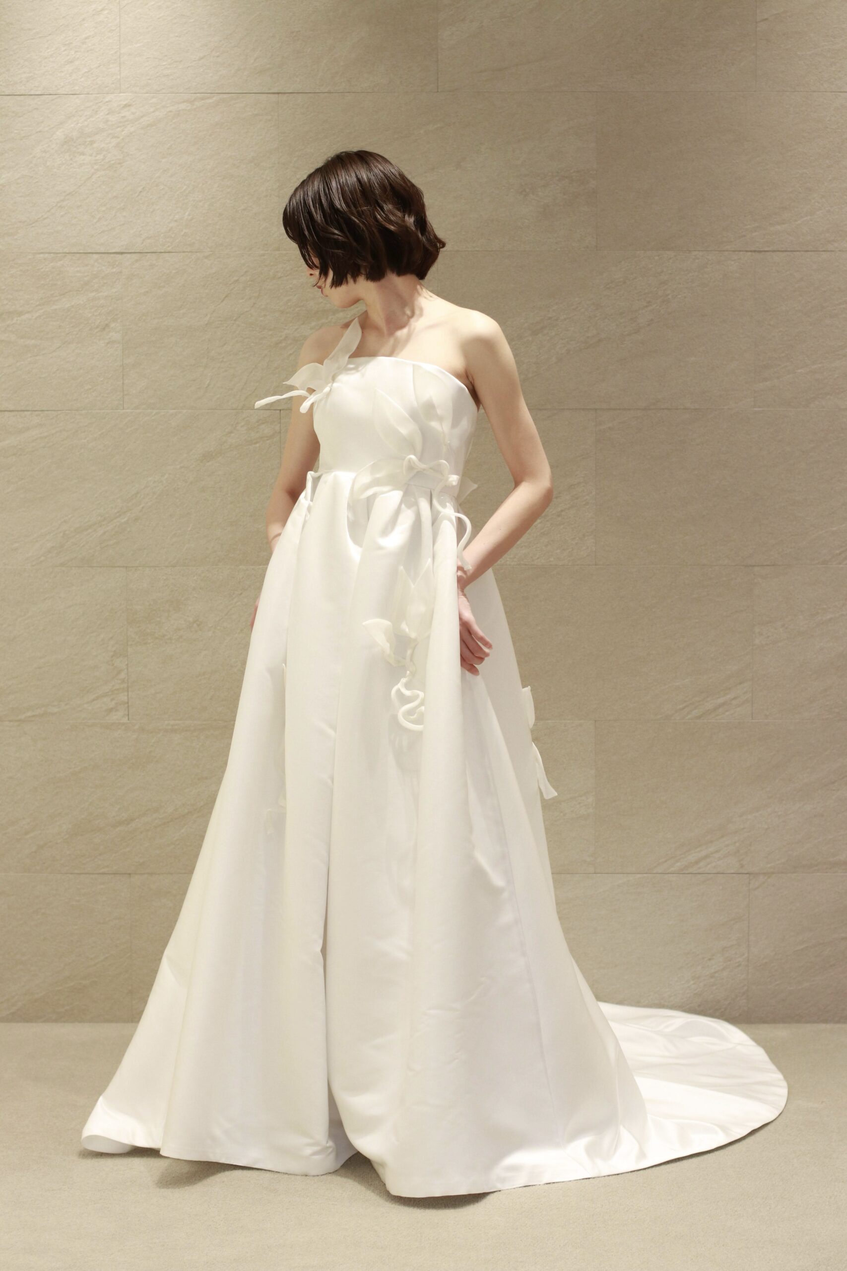 骨格ナチュラルの花嫁におすすめのウェディングドレスはザトリートドレッシングにてお取り扱いしているザセカンドスキンコの新作ウェディングドレス