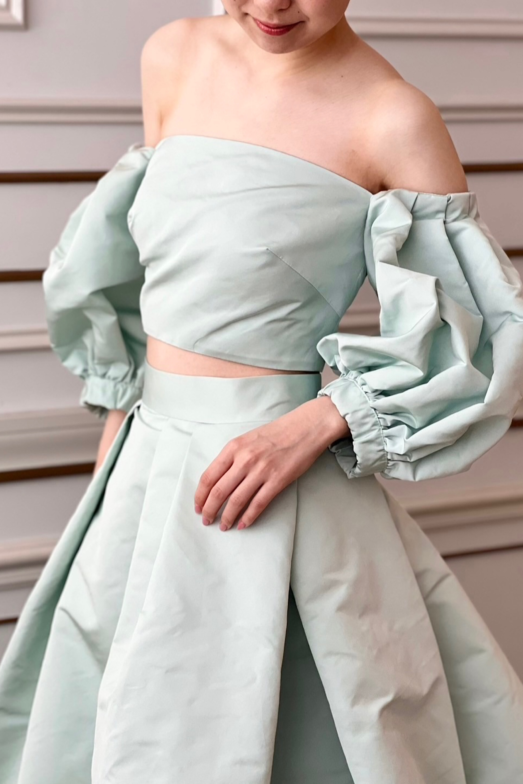 モニークルイリエの新作インポートカラードレスを、THE TREAT DRESSING名古屋店がお手伝いする新郎新婦様に向けコーディネートしています