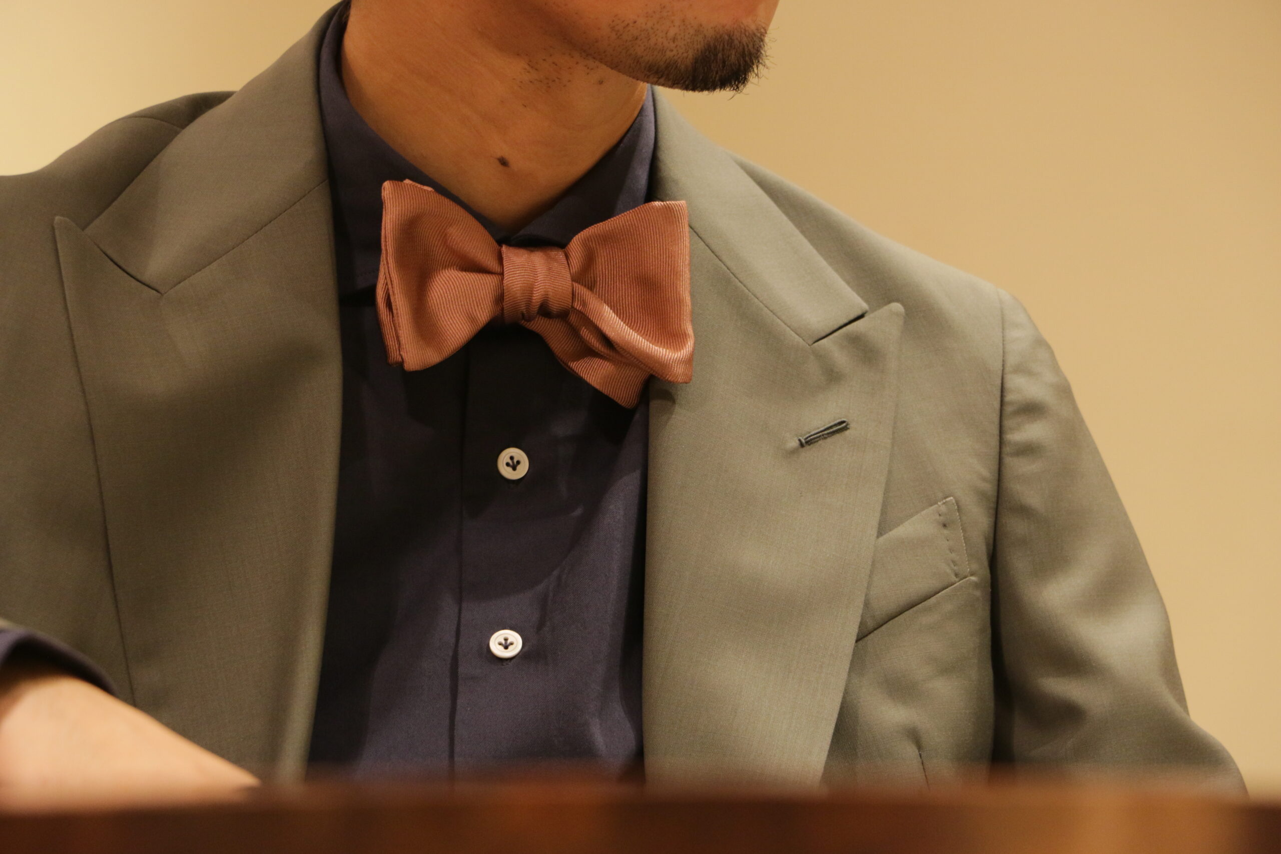 春夏に結婚式を控えるご新郎様におすすめのお洒落なお色直しのコーディネートをご紹介いたします