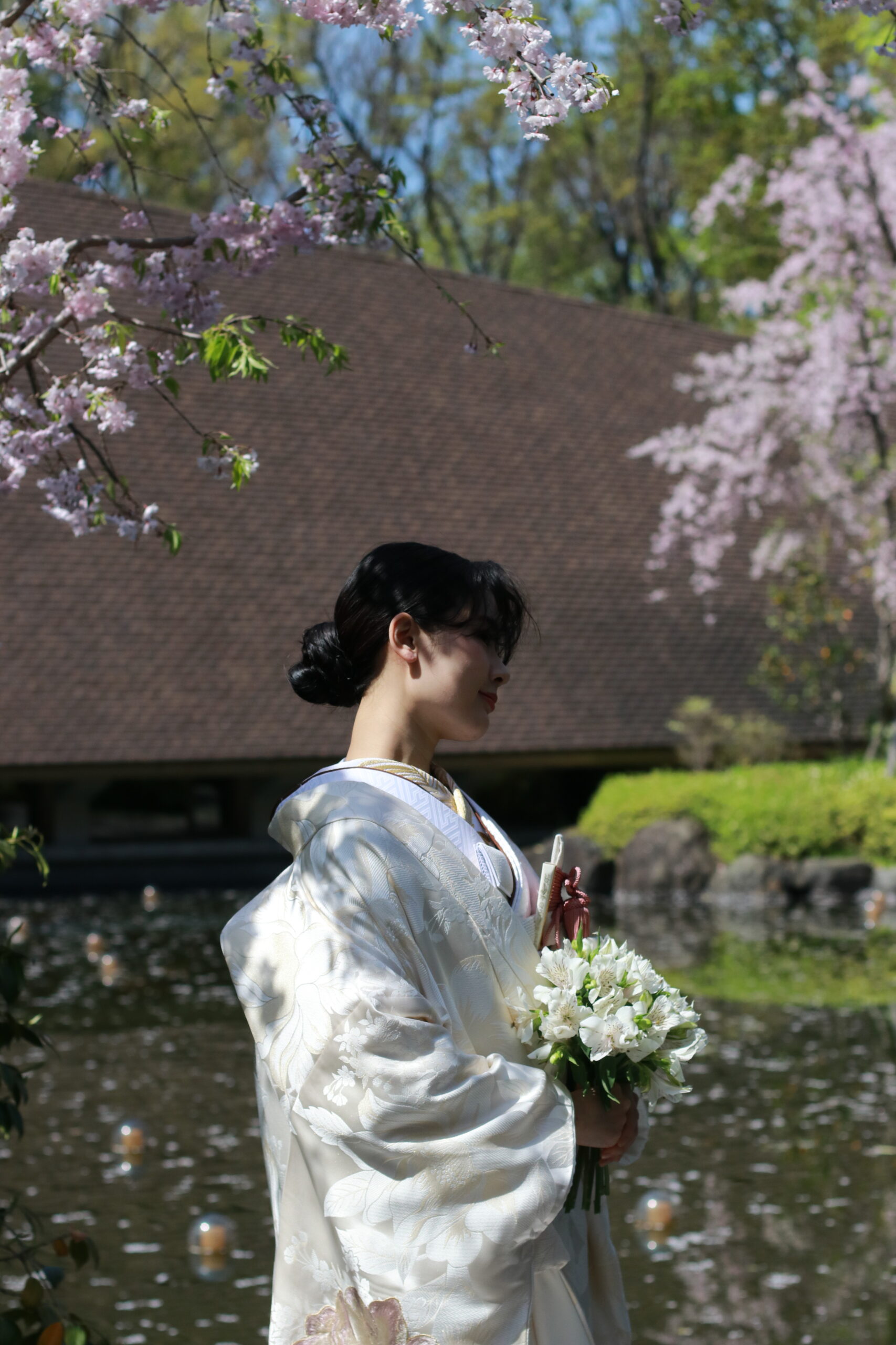 大阪の結婚式場には上品で可憐な白無垢がおすすめでナチュラルな会場やモダンな披露宴会場にも合います