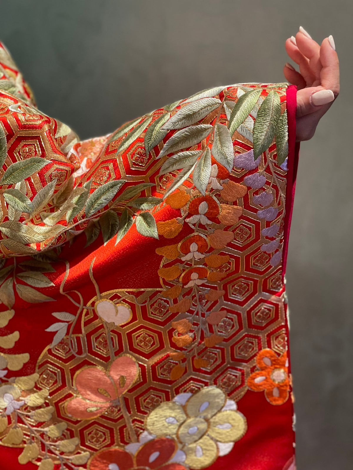 東海エリアにあるコンダーハウスやナンザンハウスの結婚式会場におすすめな赤色のレンタル色打掛のご紹介