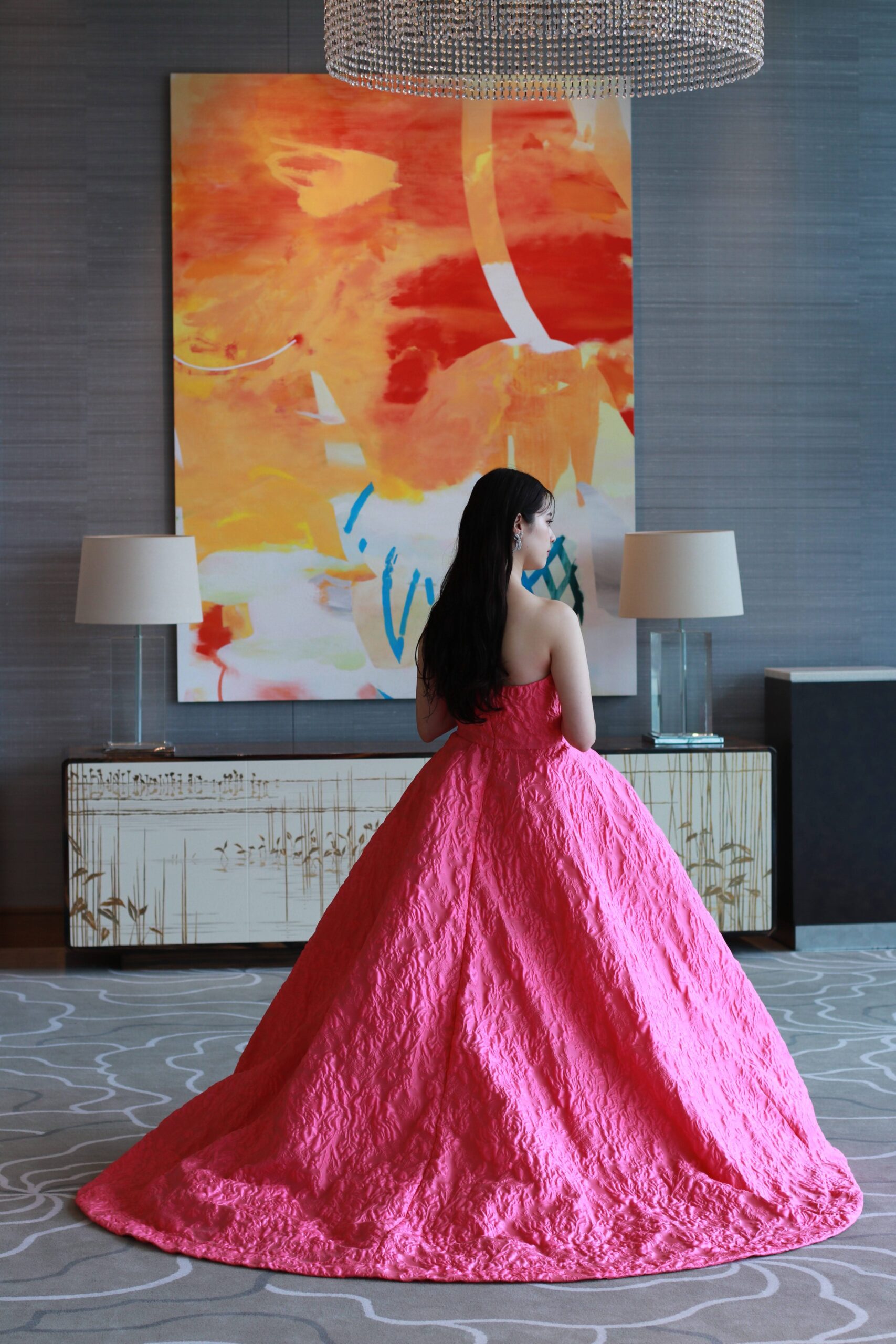 パレスホテル東京の山吹でお式を挙げる花嫁にお召しいただきたいモニーク ルイリエのピンク色のプリンセスラインの新作カラードレスがザ トリート ドレッシングアディション店に入荷いたしました