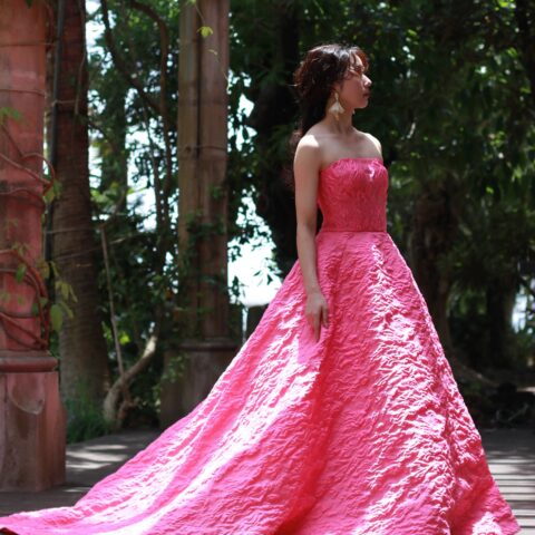 ザ ルイガンズのガーデンパーティーにおすすめのモニーク ルイリエのフューシャピンクの新作カラードレス