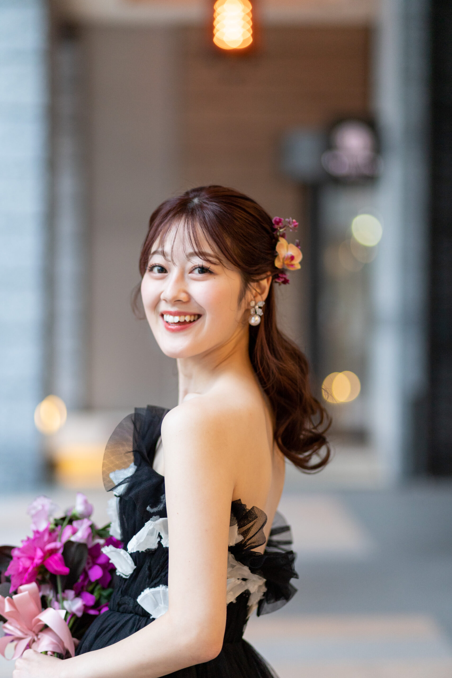 オリエンタルホテル神戸、ロイヤルボールルームで叶えるモニークルイリエのブラックのカラードレス