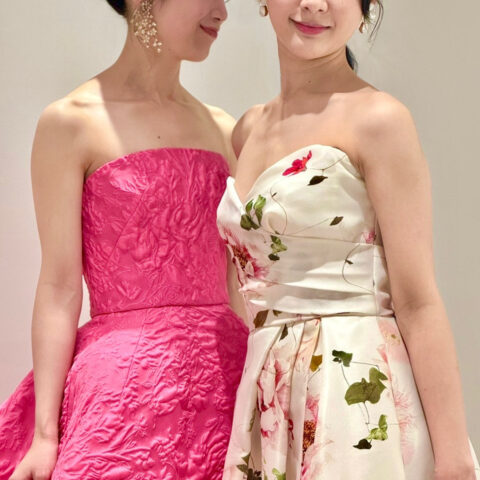 大阪のナチュラルな会場でアットホームなパーティーのお色直しにおすすめしたいモダンでエレガントなAラインのモニークルイリエのカラードレス