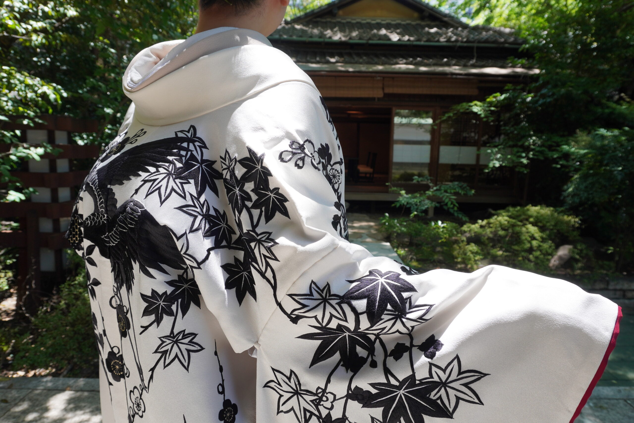 東海エリアにある料亭河文の結婚式会場におすすめな濃墨色のレンタル色打掛のご紹介