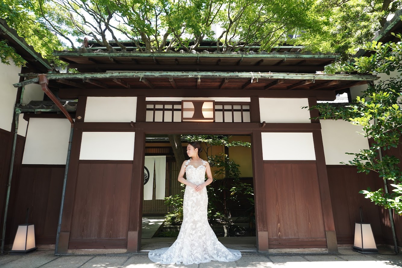 東海エリアの花嫁におすすめしたい、料亭河文に映えるオスカーデラレンタの新作ウェディングドレスをTHE TREAT DRESSING名古屋店よりご紹介いたします