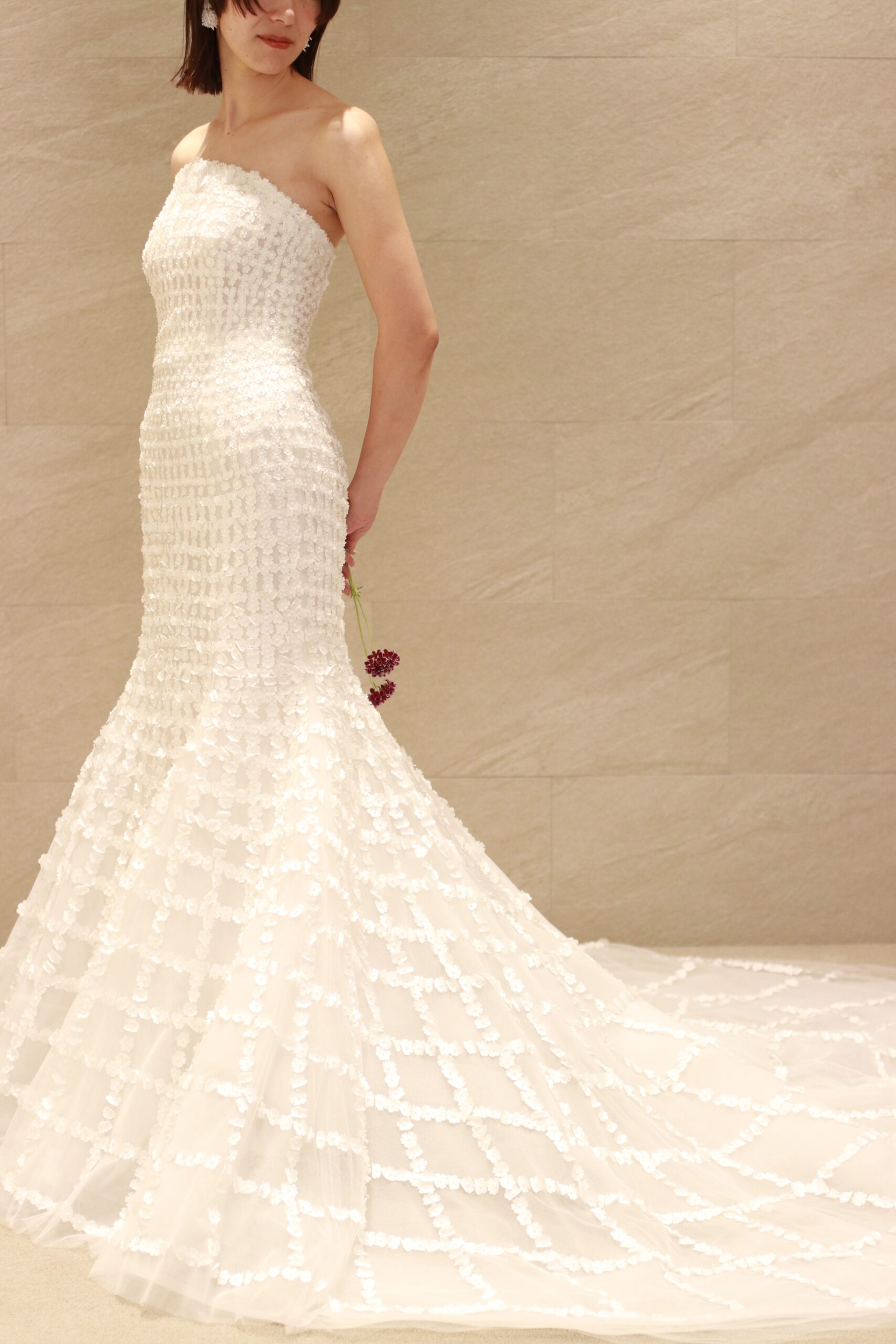 ザトリートドレッシングが提携しているラグジュアリーホテル、パレスホテル東京にて結婚式を挙げられる花嫁におすすめのオスカーデラレンタの最新のウェディングドレスのご紹介。