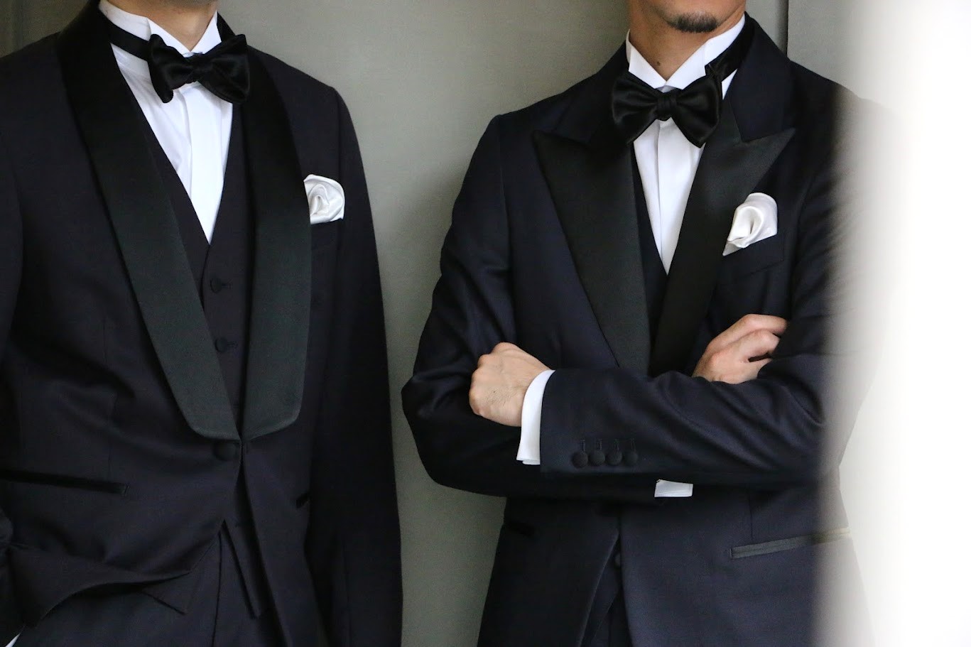 ザトリートドレッシングアディション店よりモダンな結婚式を叶えるフォーマルなネイビータキシードをご紹介いたします