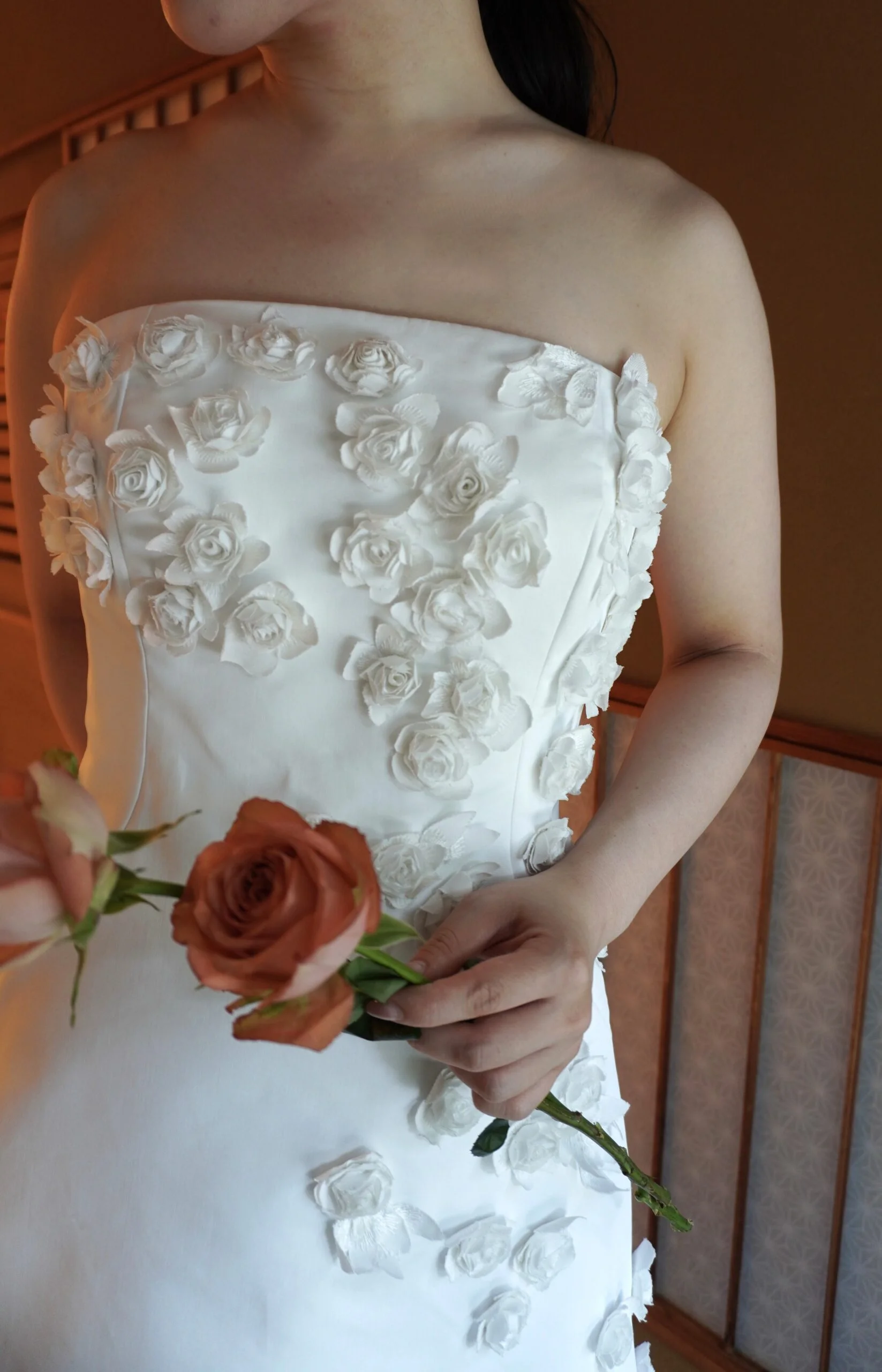 お洒落で人と被らないインポートウェディングドレス、レラローズのウェディングドレスをザトリートドレッシング 名古屋店より秋冬のウェディングをご検討の花嫁にお届けします