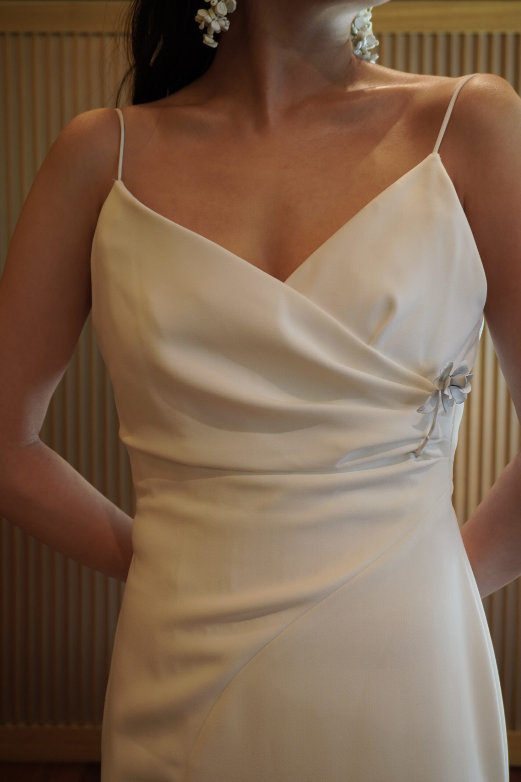 東海エリアの花嫁におすすめのレラローズの新作ウェディングドレス、上品なクレープ生地とシルエットが美しいウェディングドレスをTHETREATDRESSING名古屋店よりご紹介いたします