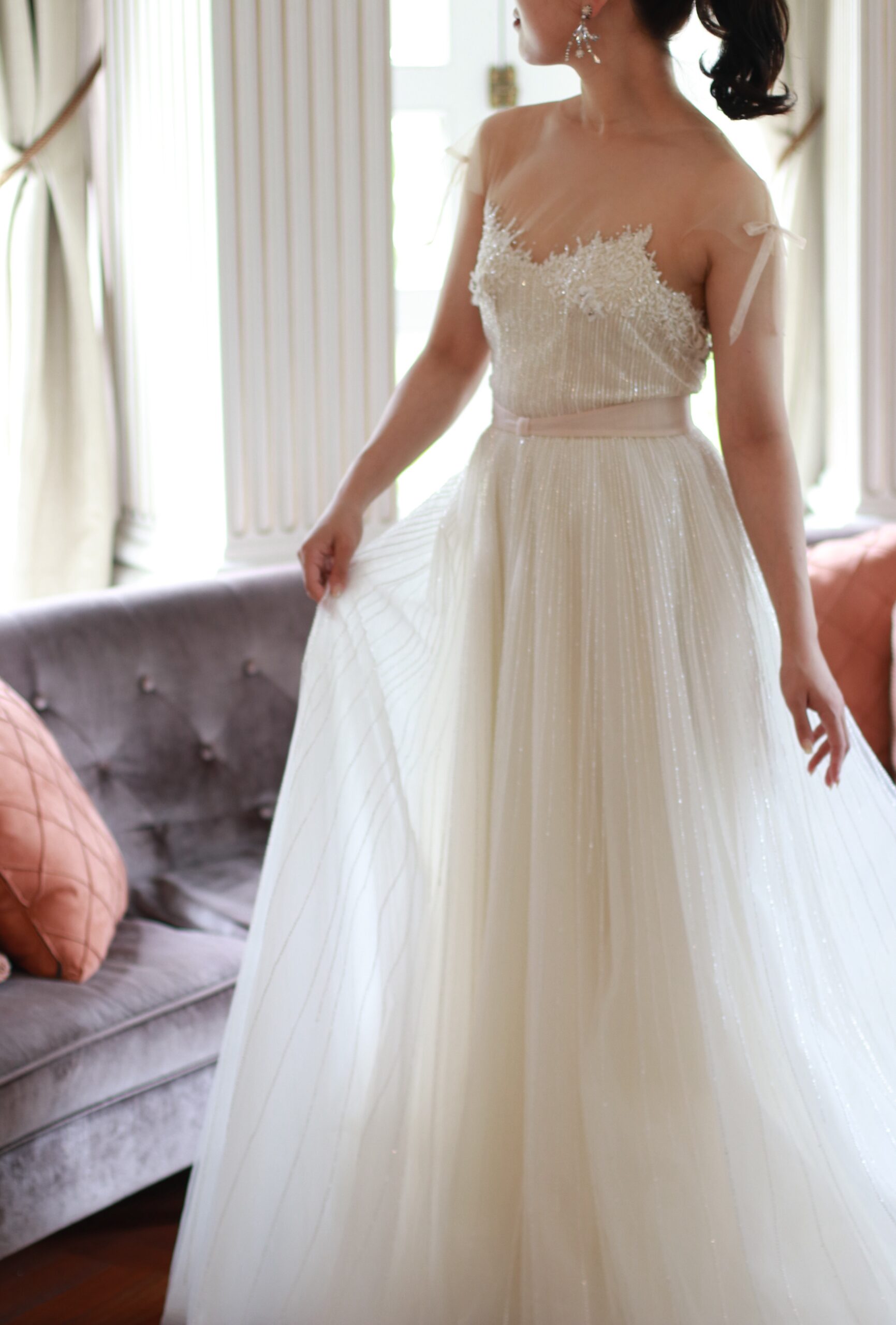 東京・表参道エリアの結婚式会場赤坂プリンスクラシックハウスで前撮りをされる花嫁におすすめのリズマルチネスのウェディングドレスをザトリートドレッシングアディション店ご紹介いたします