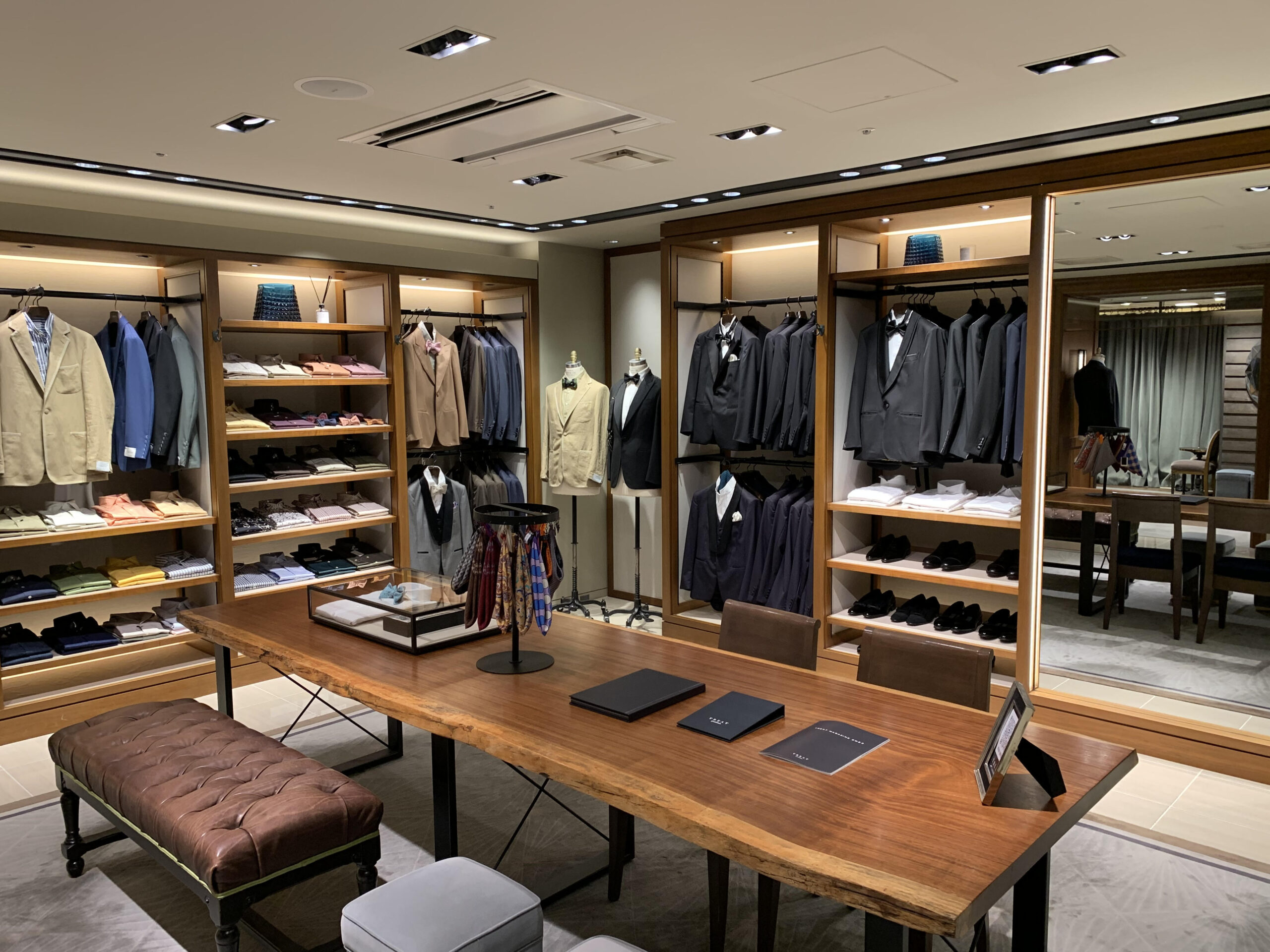 ザトリートドレッシングはメンズブースにもこだわりを持ってディスプレイを行っております