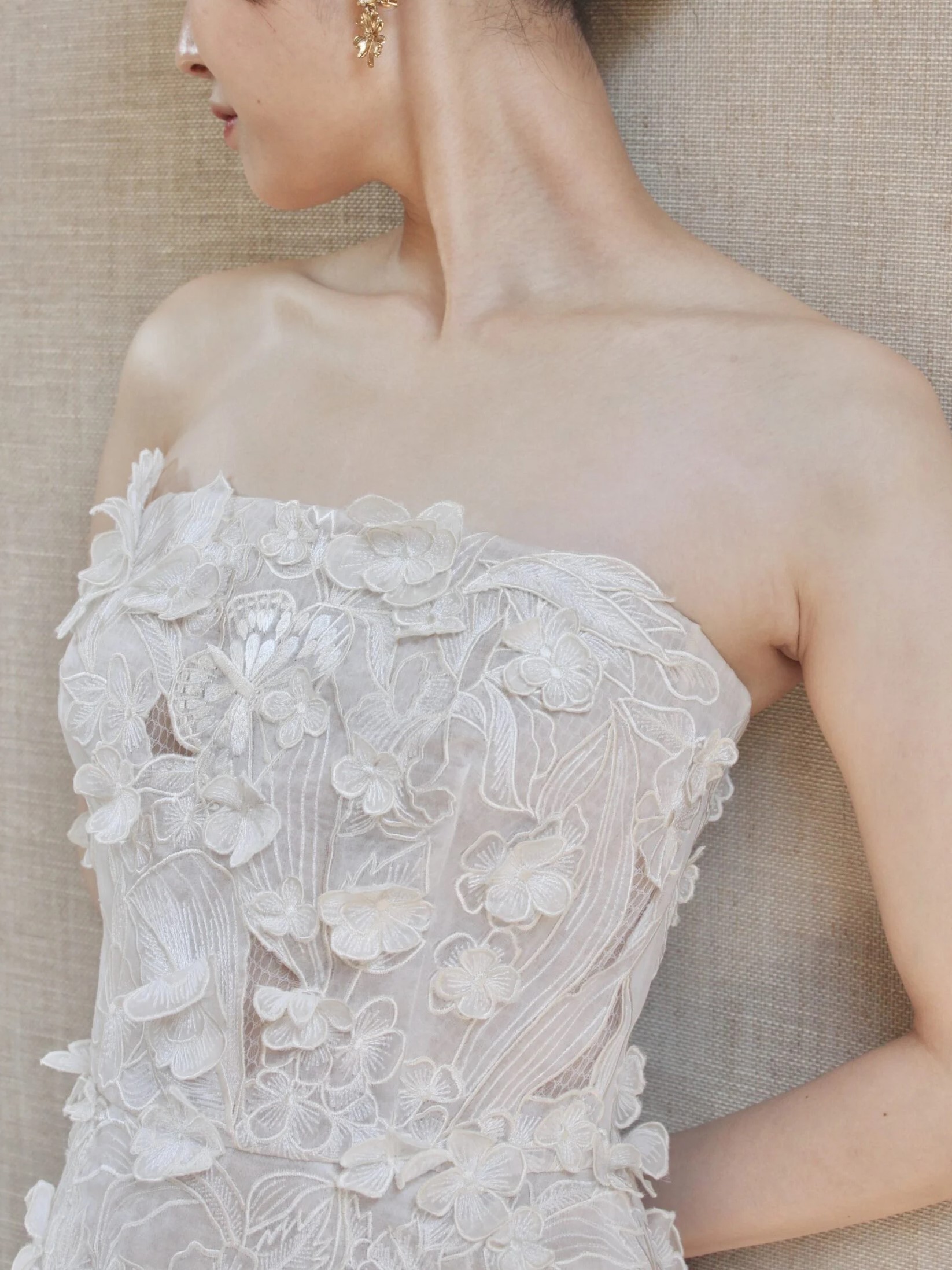 Oscar de la Rentaのウェディングドレスに合わせるエレガントで美しい華やかさを演出するイヤリングです