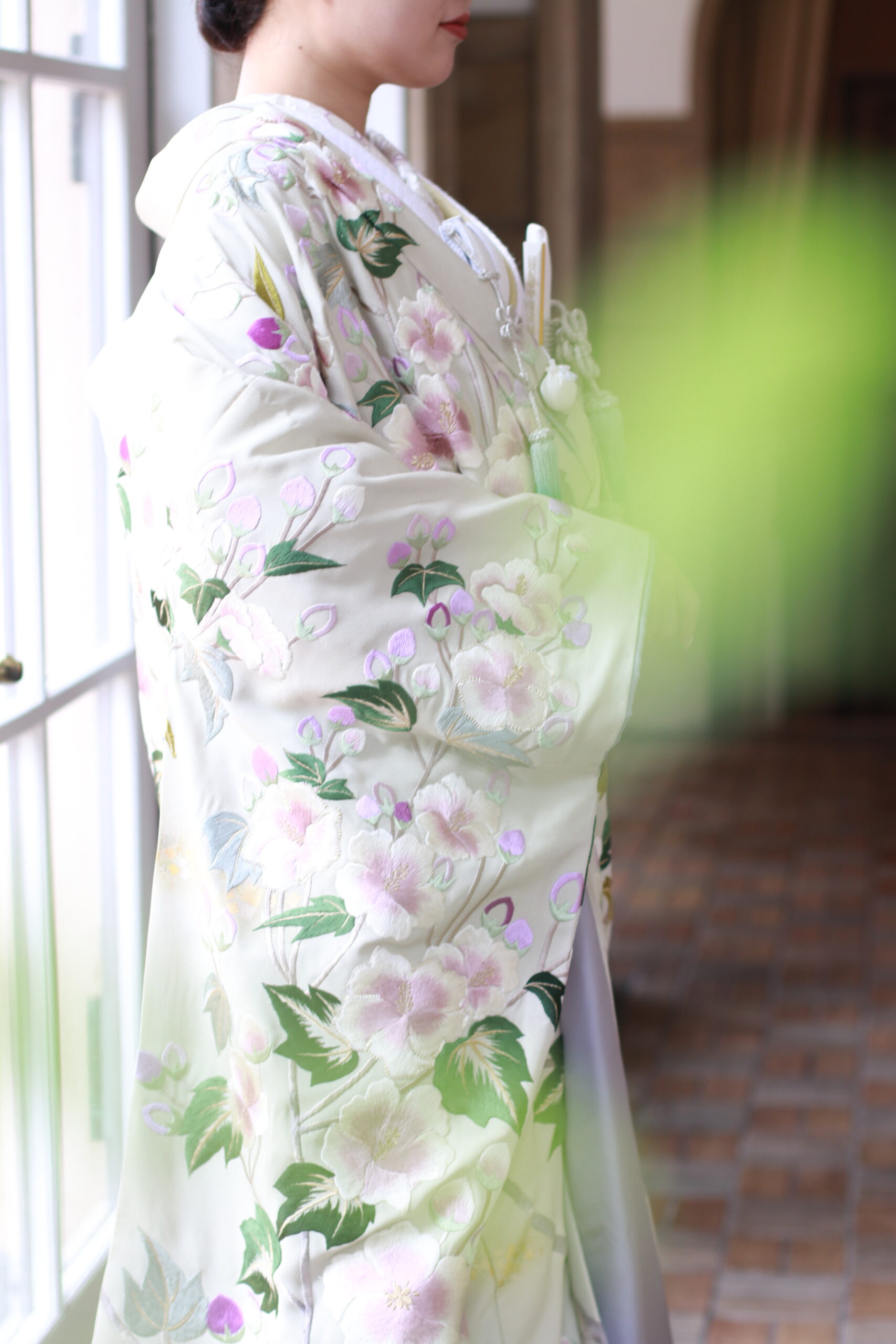 東京の表参道エリアの花嫁におすすめのTHETREATDRESSINGザトリートドレッシングから新作のお色直しにおすすめの色打掛のご紹介、黄緑や黄色、桃色の淡い色味が美しい色打掛は春の時期に結婚式を控える花嫁におすすめ