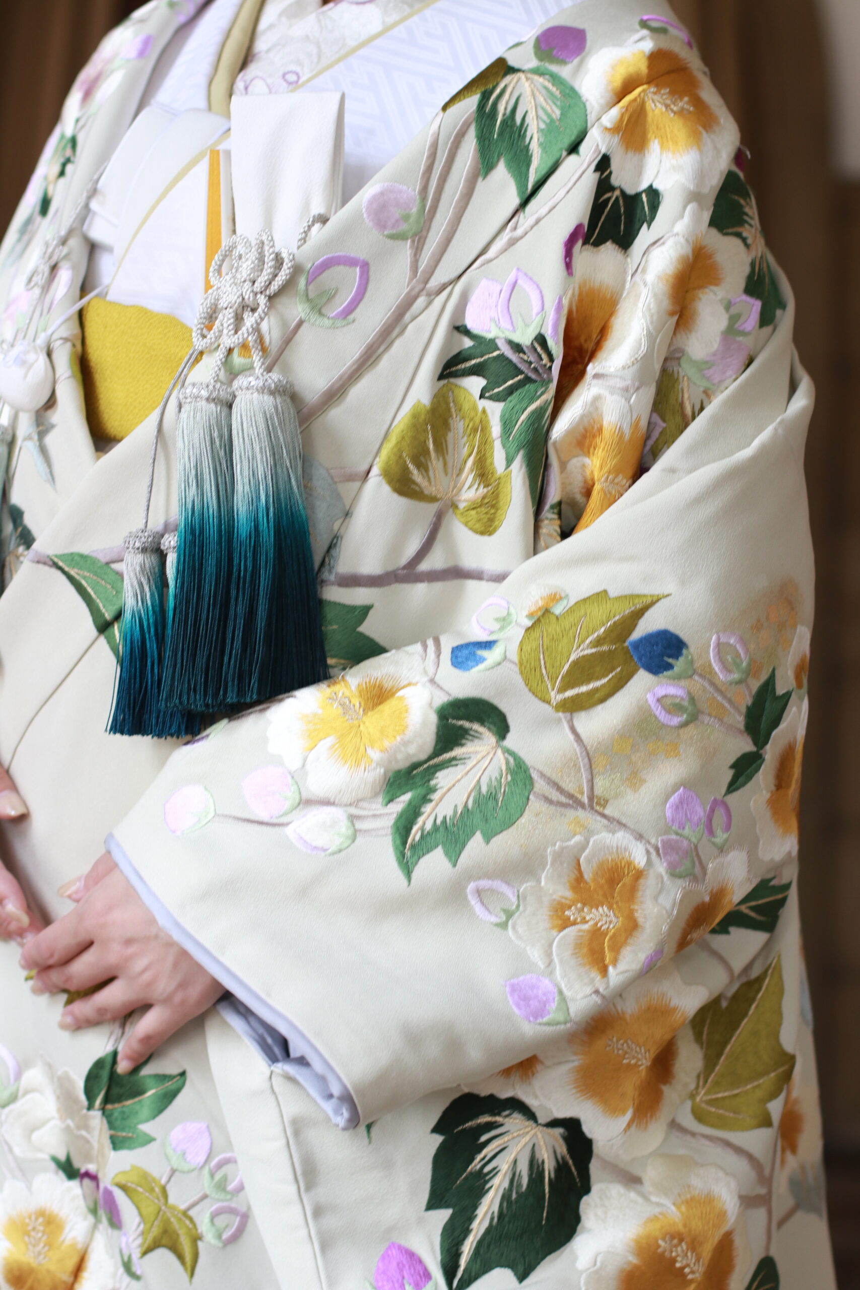 赤坂プリンスクラシックハウスで春に結婚式を挙げられる花嫁におすすめのTHETREATDRESSINGザトリートドレッシングで取り扱っている新作色打掛は横振り刺繍が美しい着物です