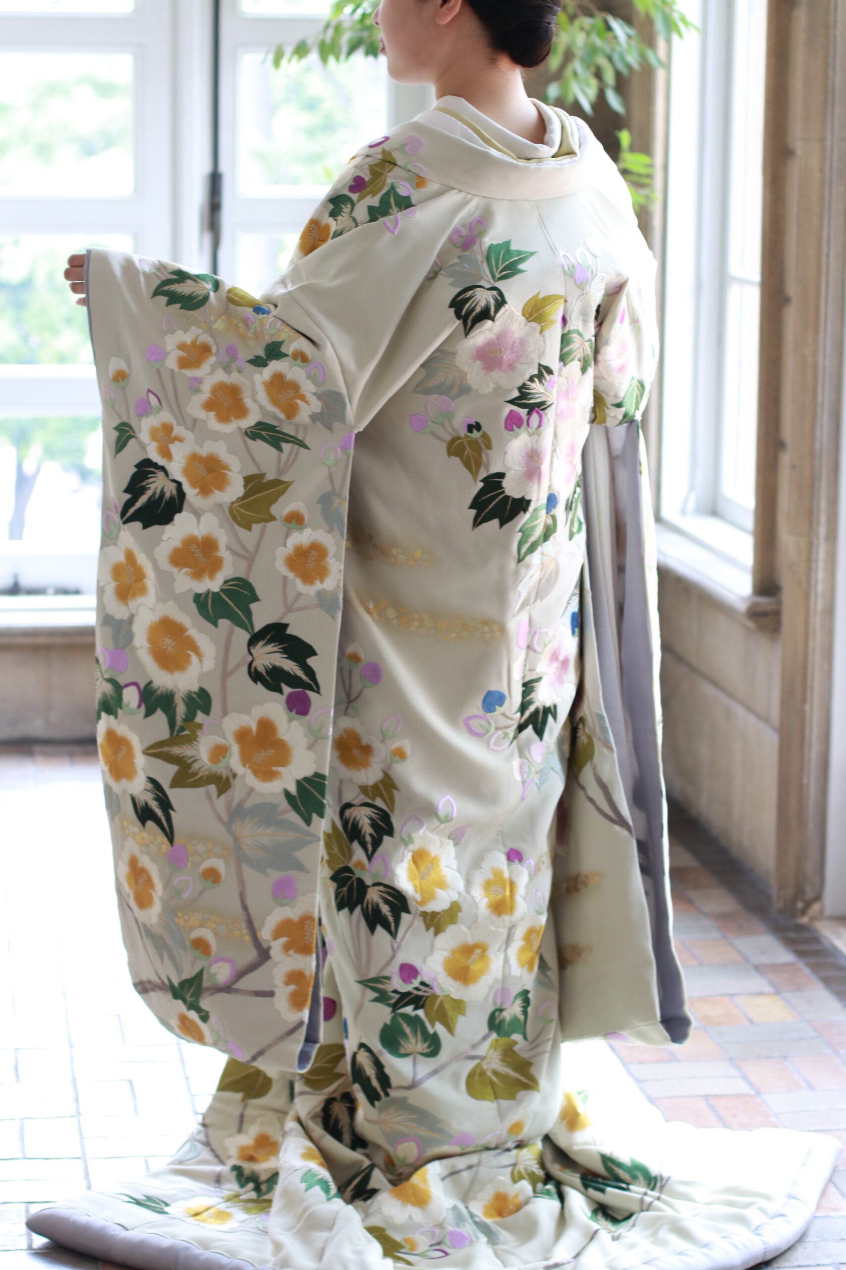 赤坂プリンスクラシックハウスで結婚式を挙げられる花嫁にTHETREATDRESSINGADDITION店ザトリートドレッシングアディション店より黄緑や黄色、桃色が美しいレンタル色打掛のご紹介